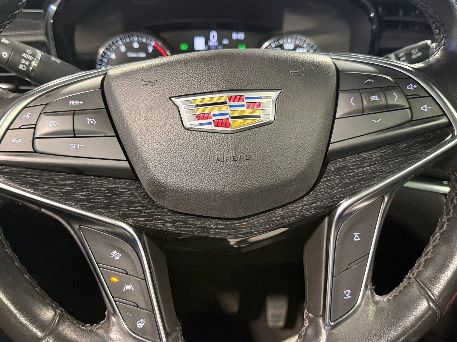 Thumbnail: 2023 Cadillac XT5 - 4