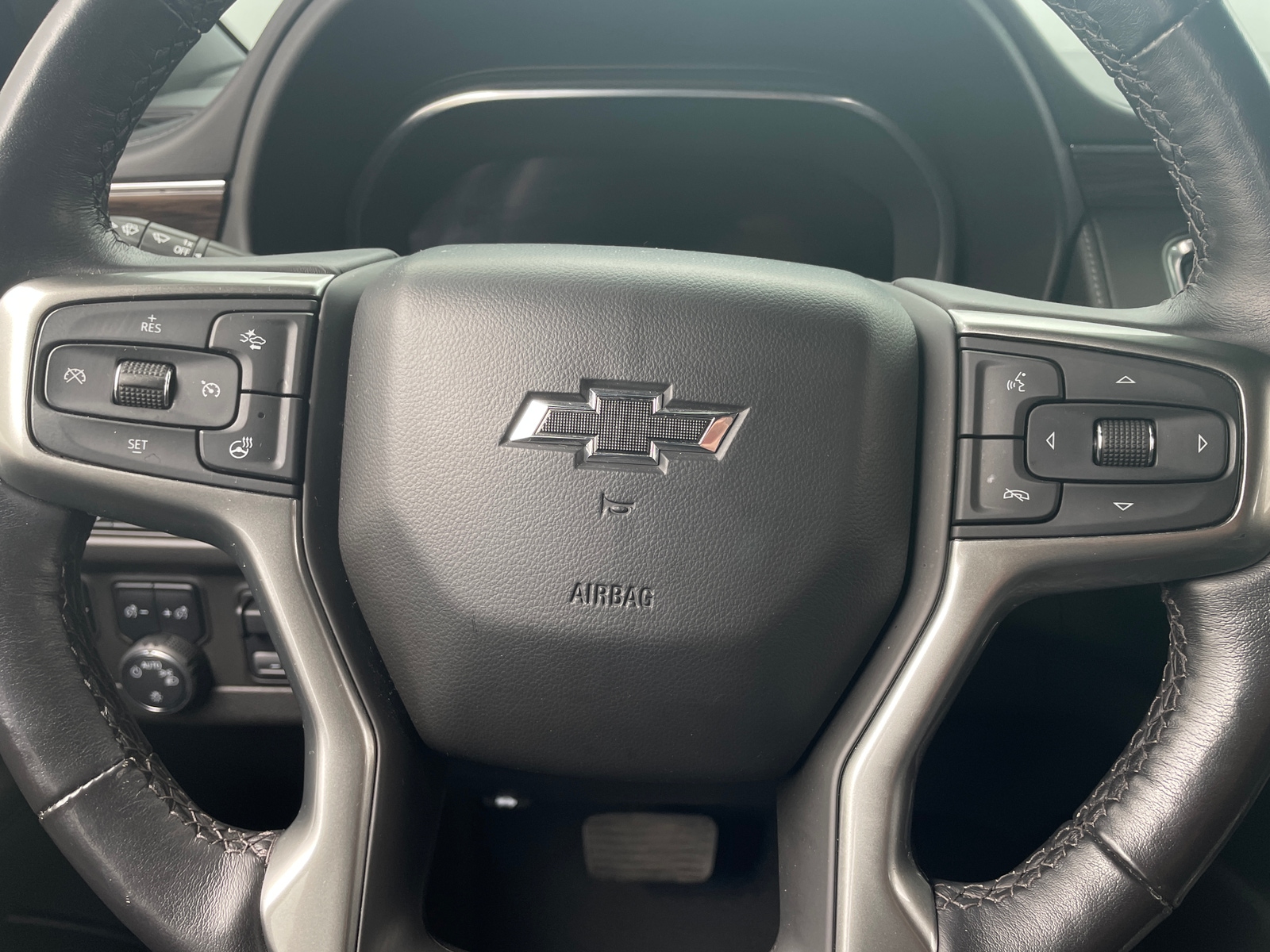 Thumbnail: 2022 Chevrolet Tahoe - 4