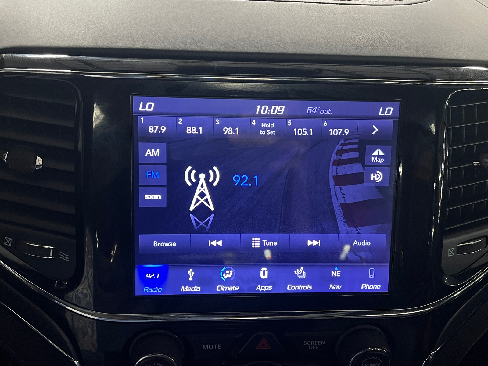 Thumbnail: 2019 Jeep Grand Cherokee - 3