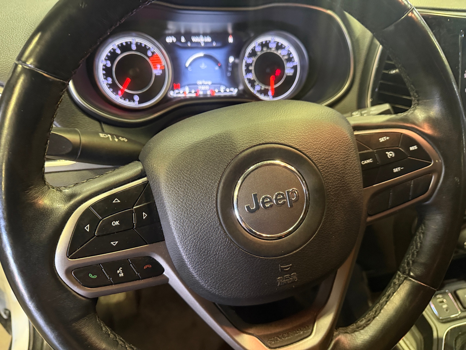 Thumbnail: 2019 Jeep Cherokee - 4