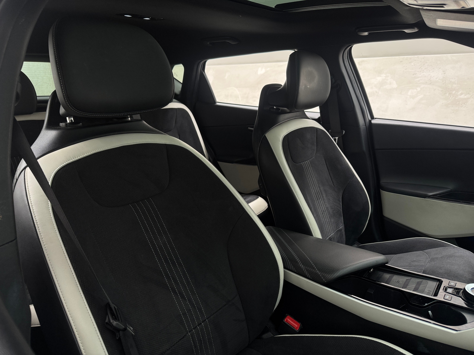 Thumbnail: 2023 Kia EV6 - 2