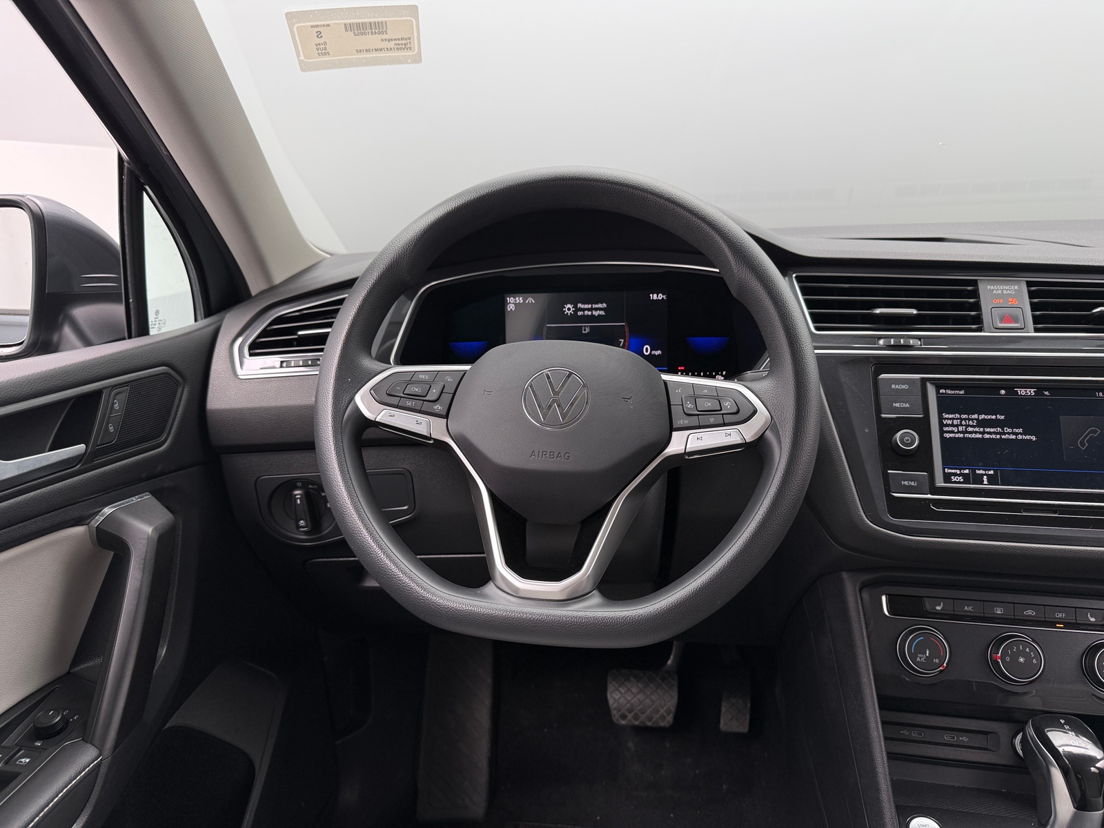Thumbnail: 2022 Volkswagen Tiguan - 5