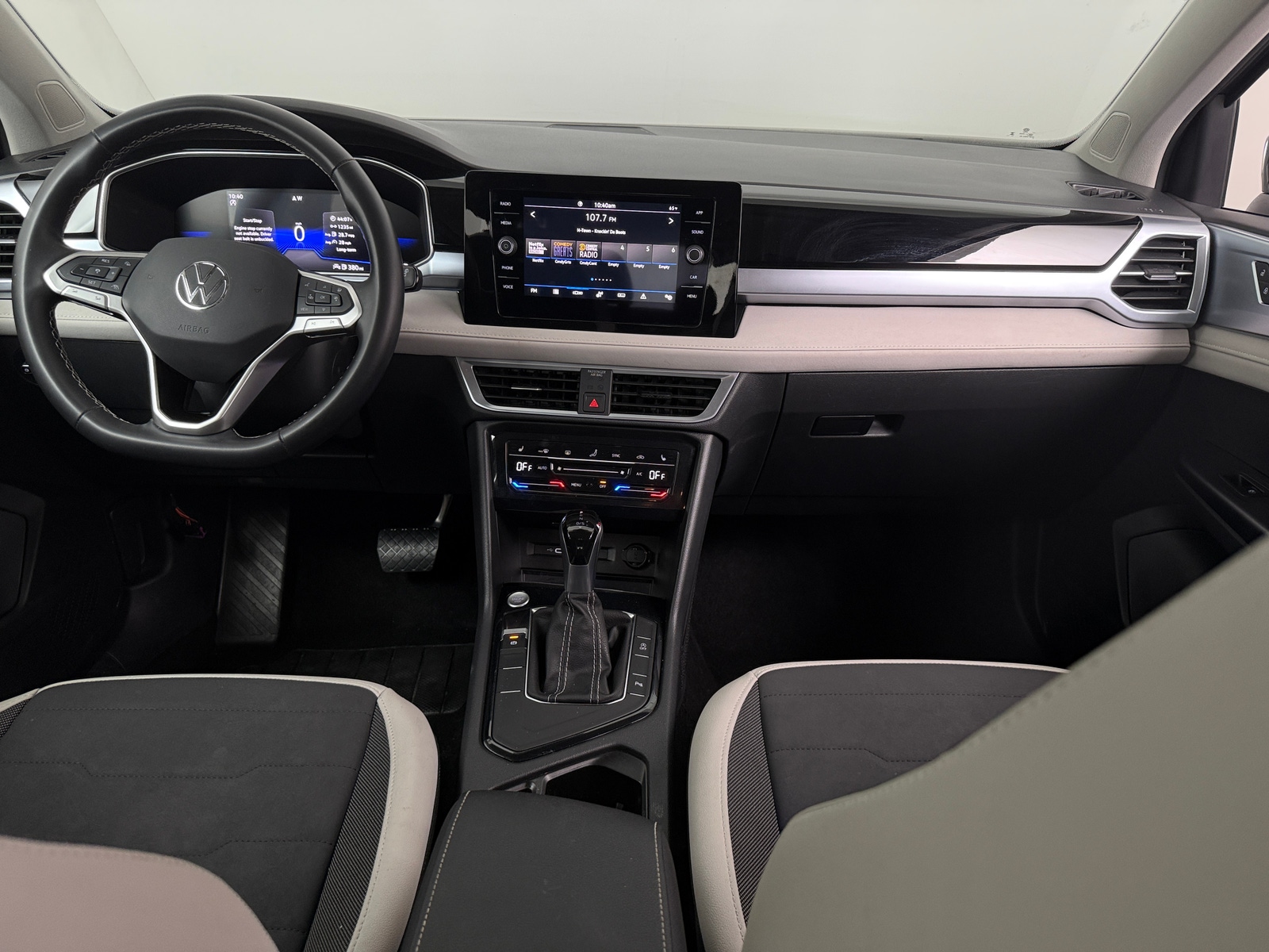 Thumbnail: 2025 Volkswagen Taos - 3