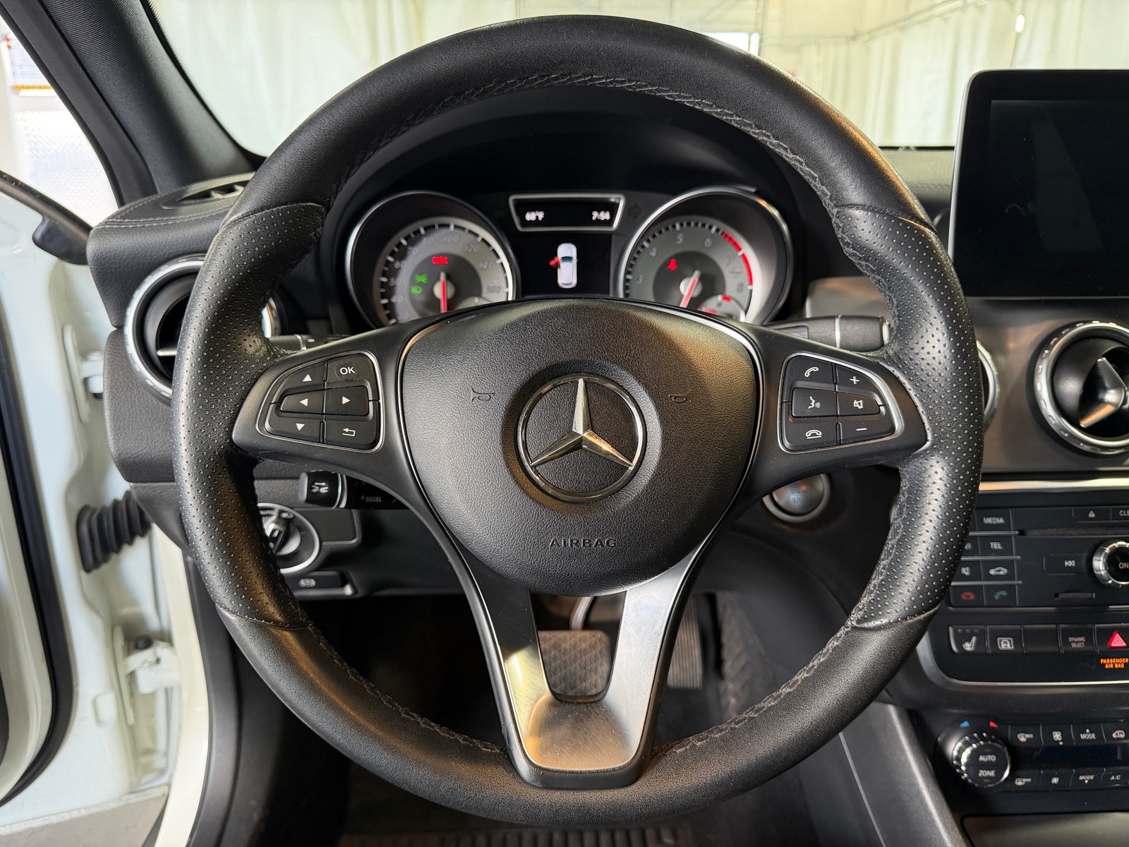 Thumbnail: 2017 Mercedes-Benz GLA - 4