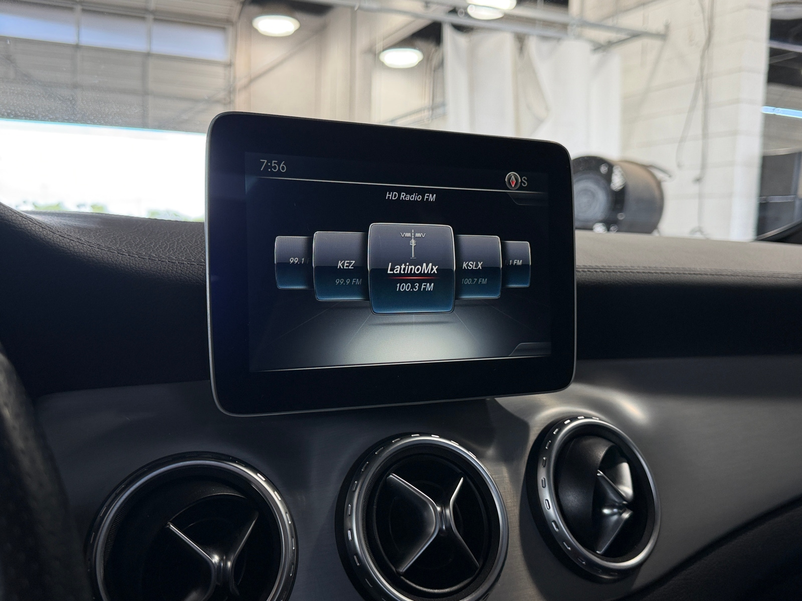 Thumbnail: 2017 Mercedes-Benz GLA - 3