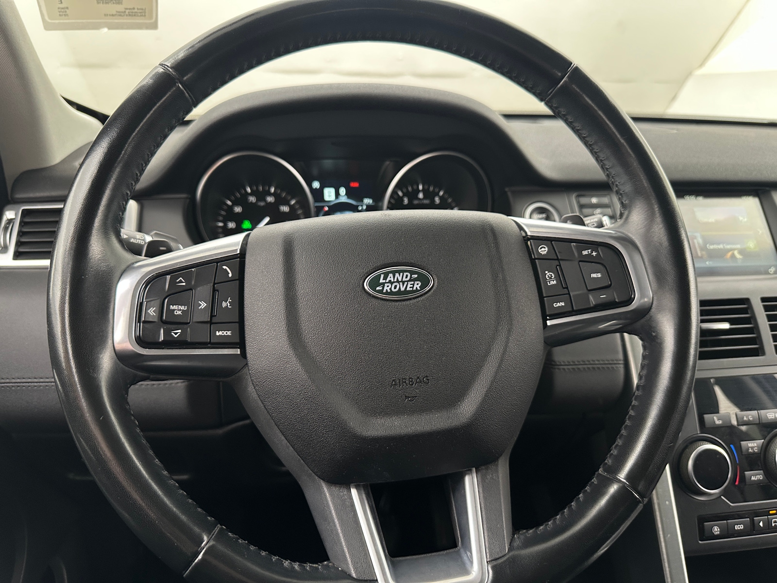 Thumbnail: 2018 Land Rover Discovery Sport - 4