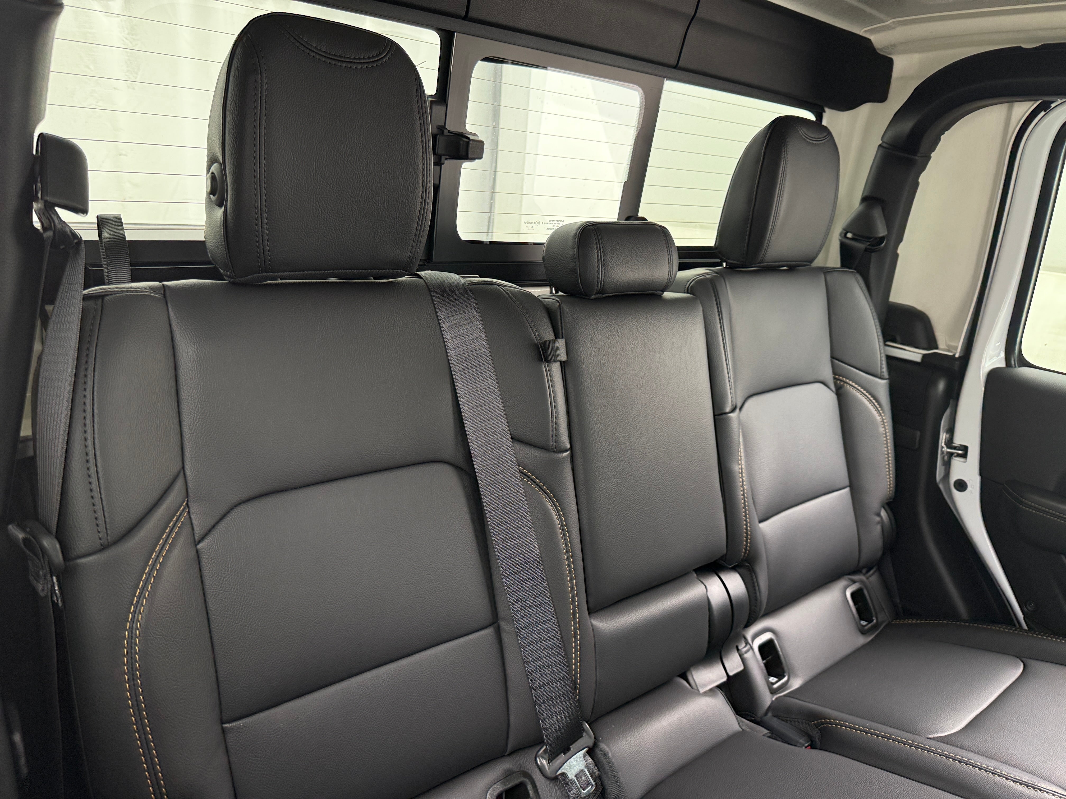 2026 Jeep Gladiator Sahara - Photo 2