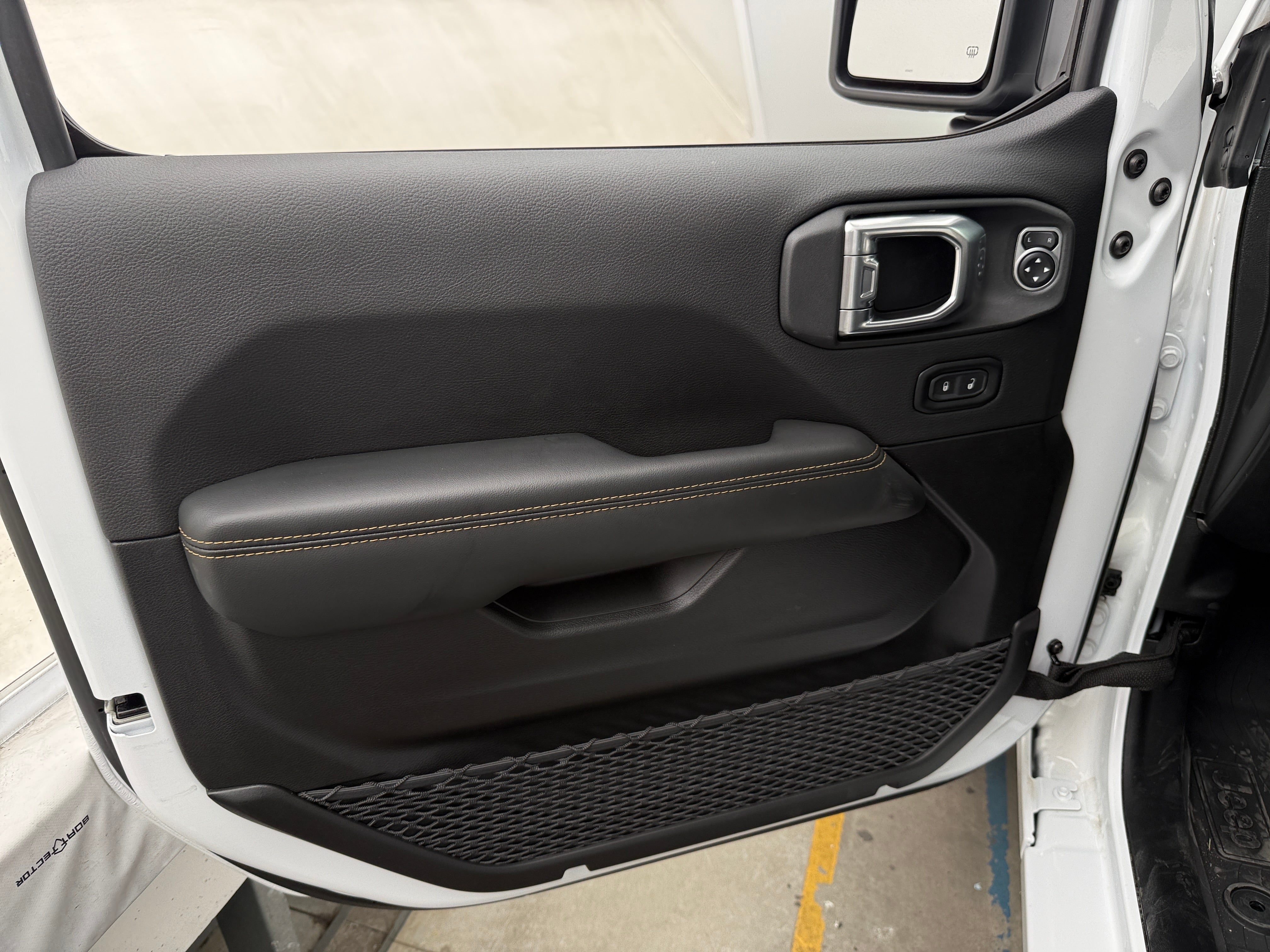 2026 Jeep Gladiator Sahara - Photo 9