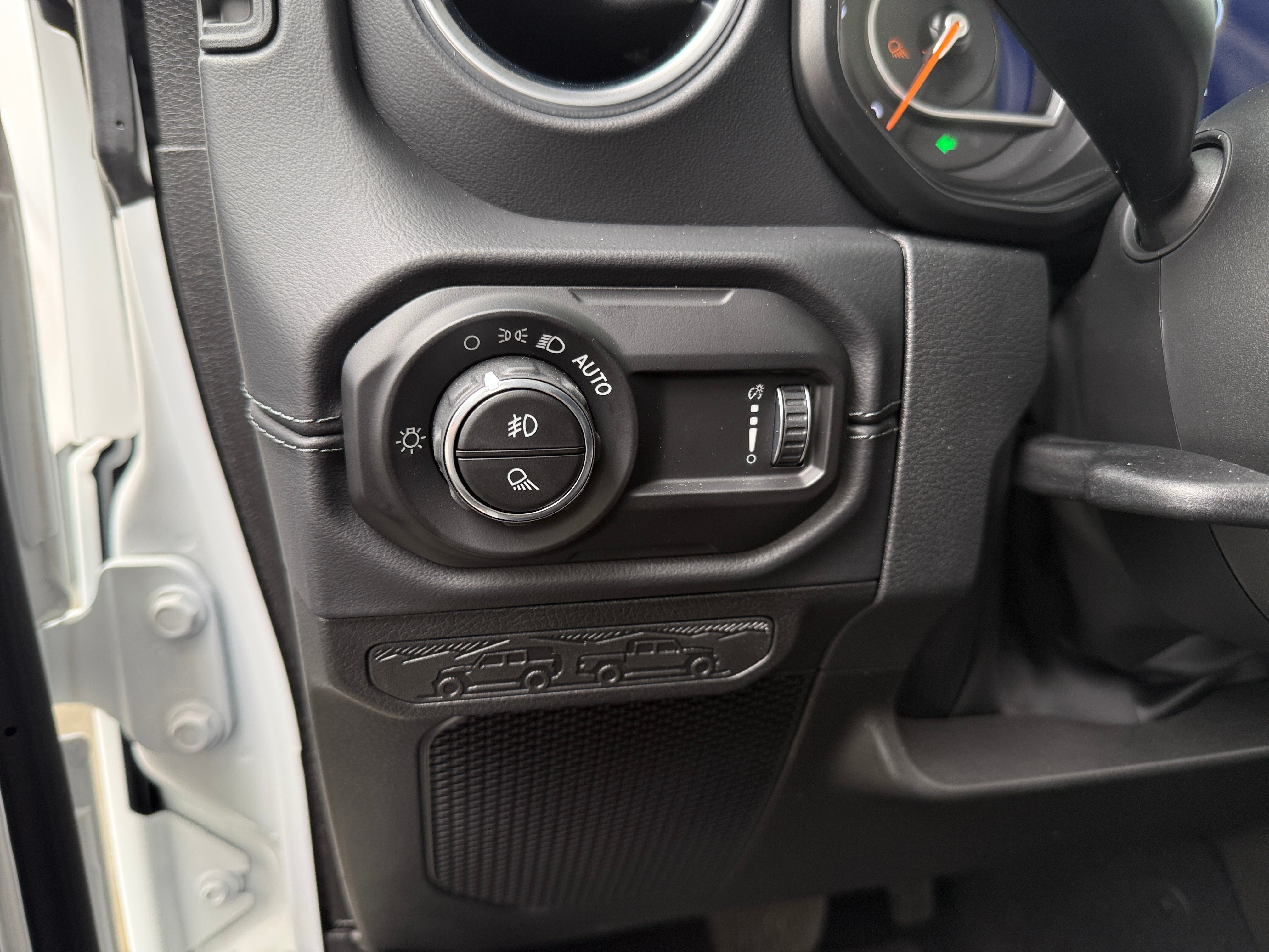 2026 Jeep Gladiator Sahara - Photo 10