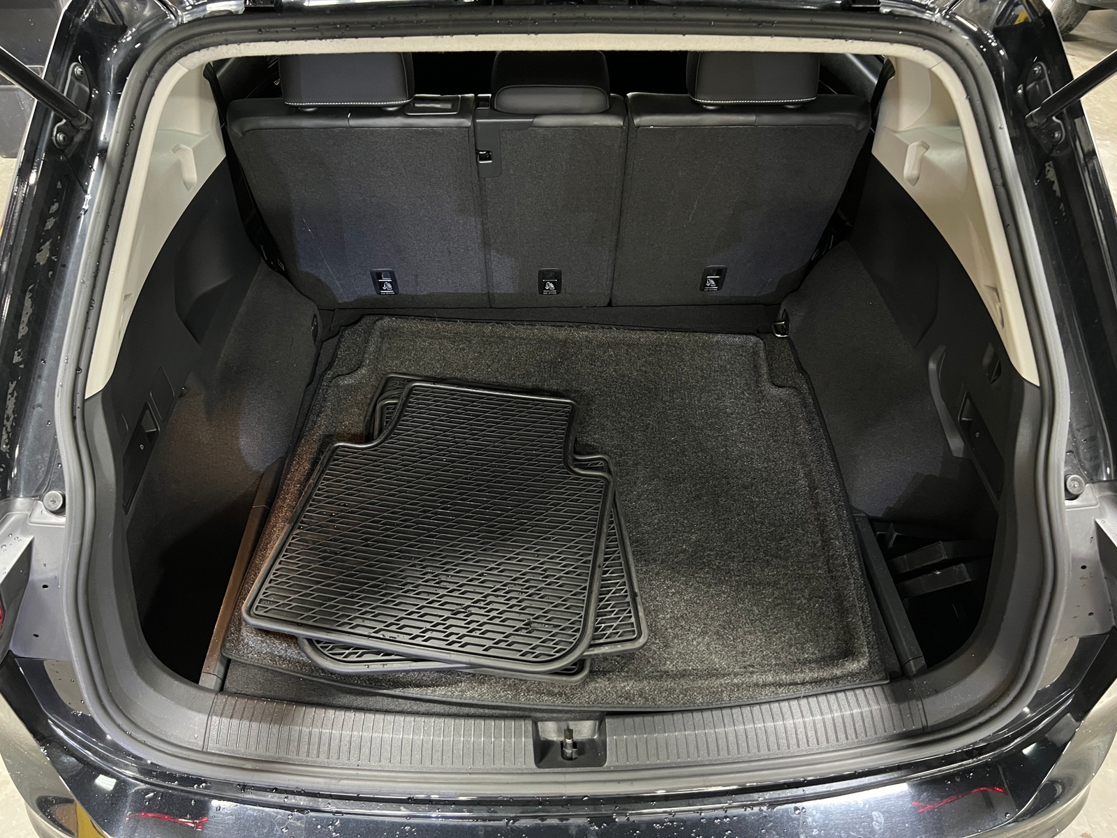 Thumbnail: 2021 Volkswagen Tiguan - 6