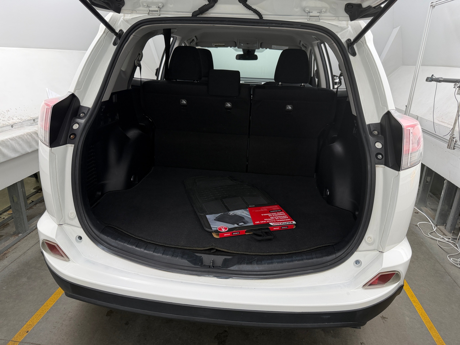 Thumbnail: 2018 Toyota RAV4 - 7
