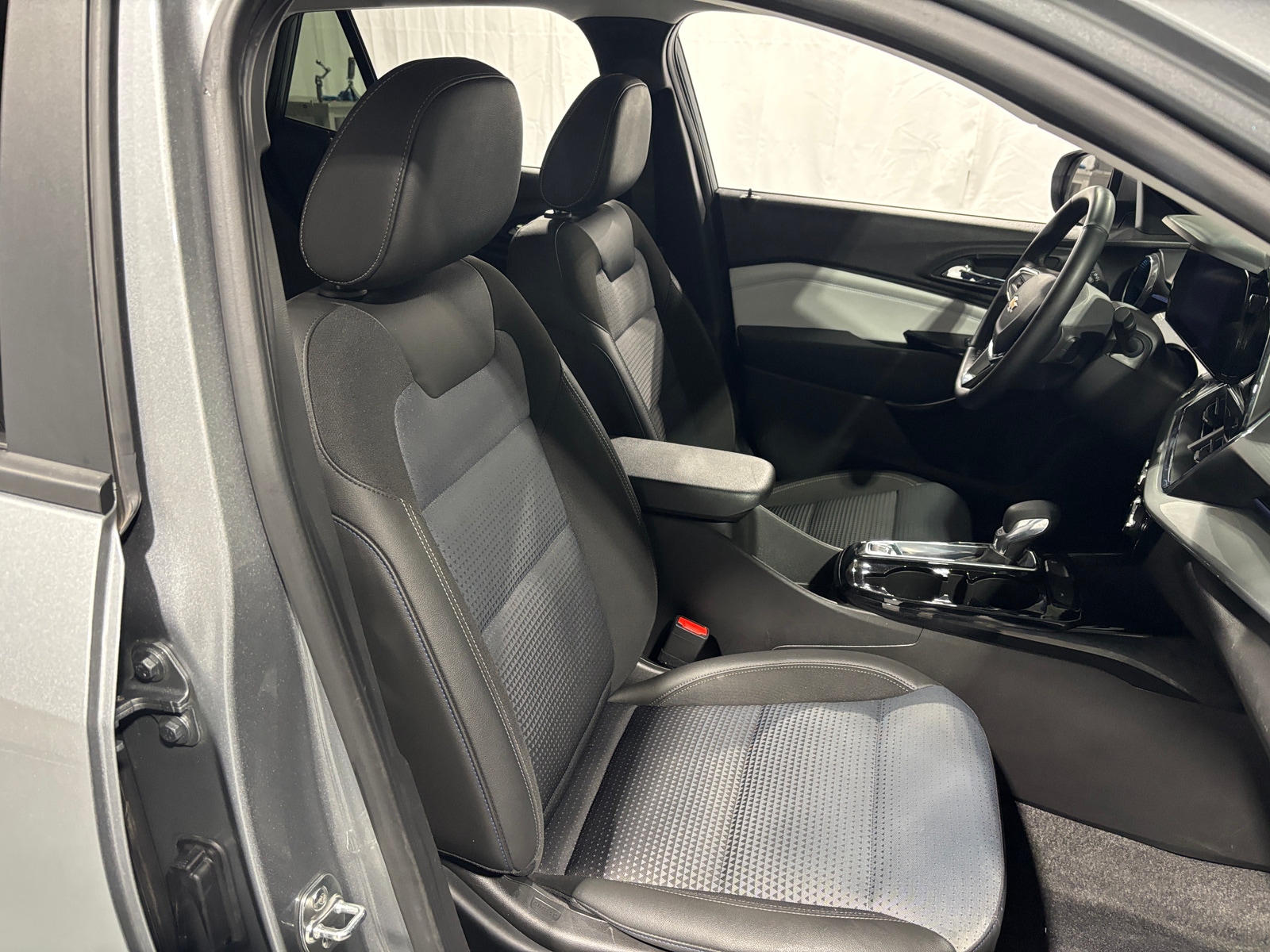 Thumbnail: 2025 Chevrolet Trax - 2