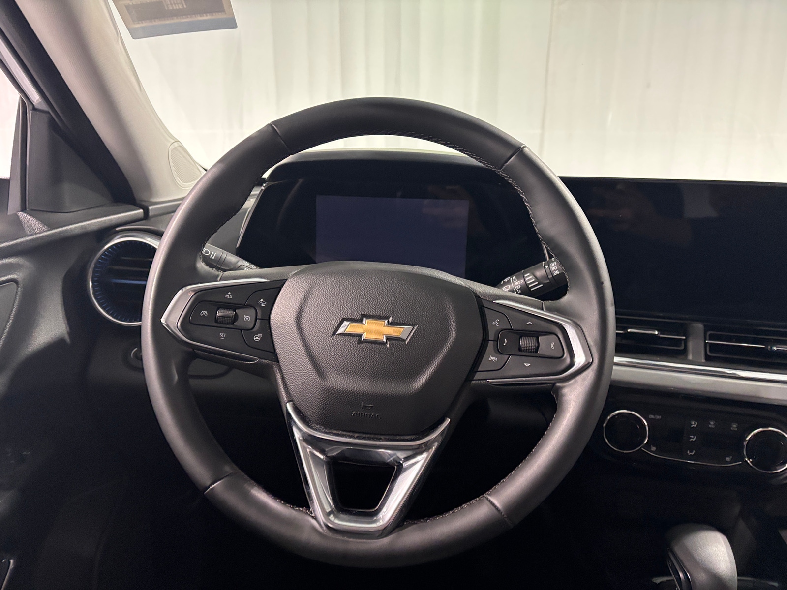Thumbnail: 2025 Chevrolet Trax - 5