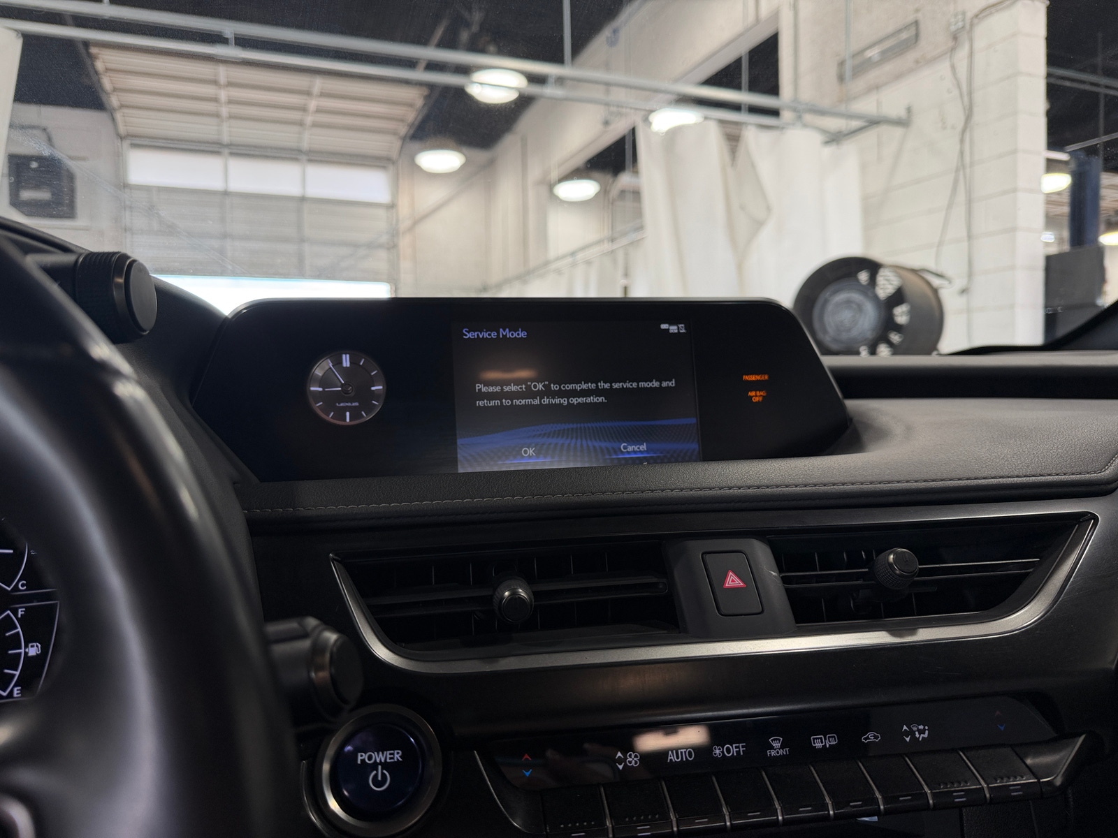 Thumbnail: 2021 Lexus UX - 3