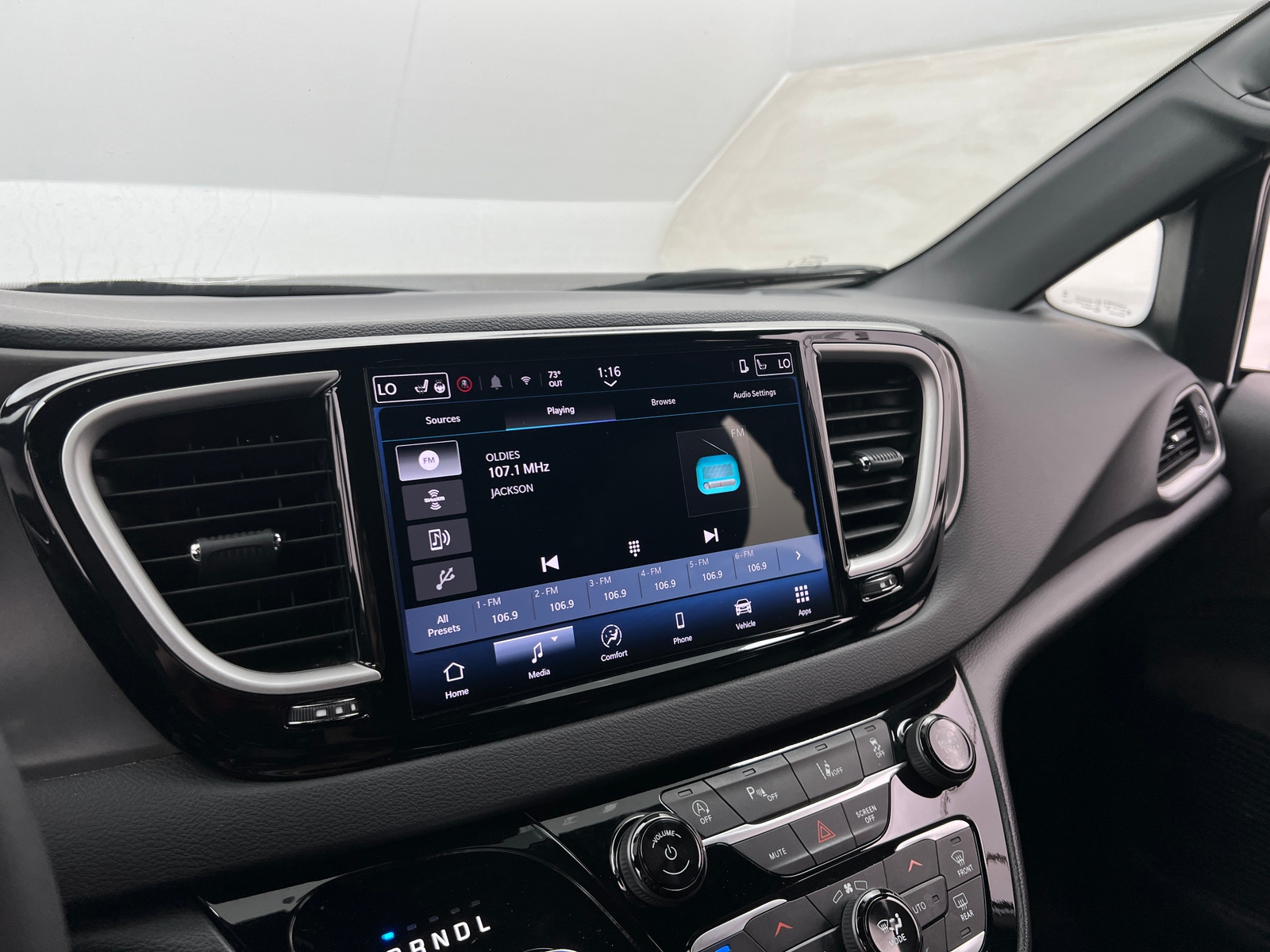 Thumbnail: 2025 Chrysler Pacifica - 3
