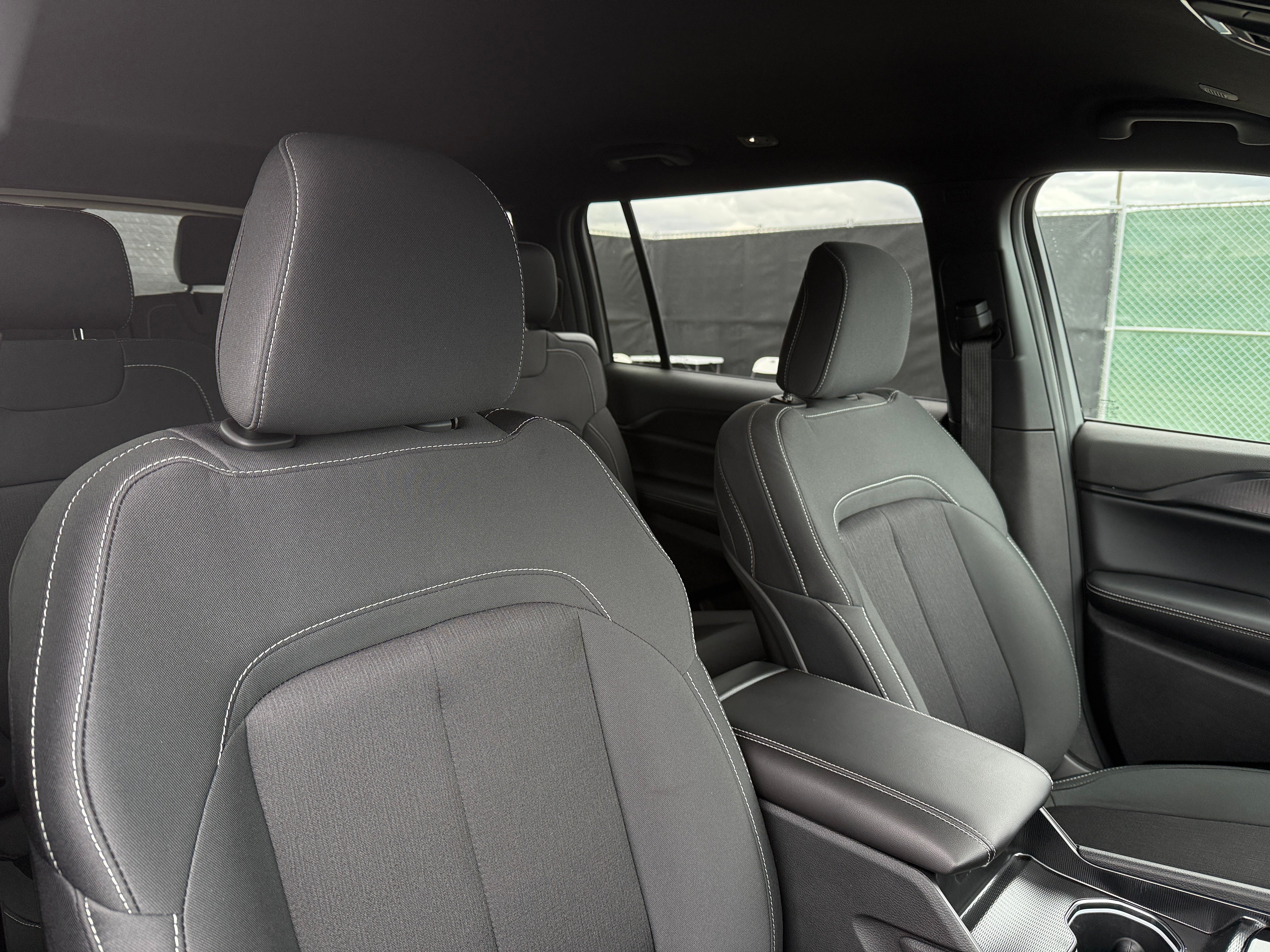 2026 Jeep Grand Cherokee L Laredo's photo