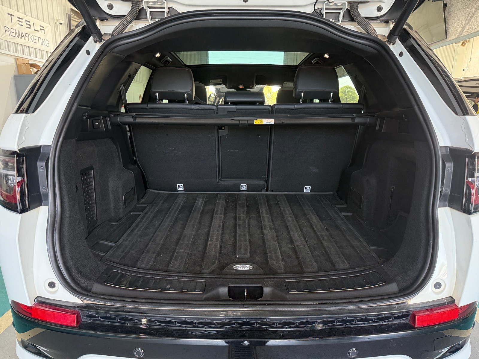 Thumbnail: 2021 Land Rover Discovery Sport - 6