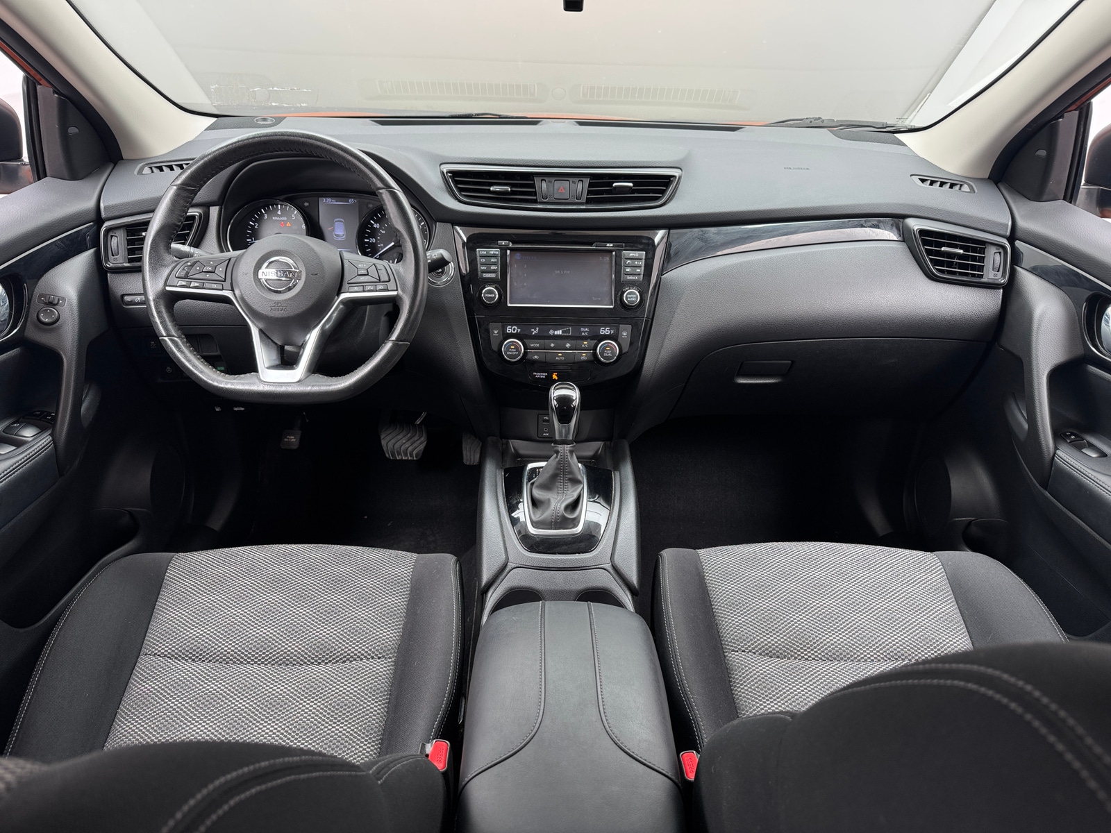 Thumbnail: 2017 Nissan Rogue Sport - 3