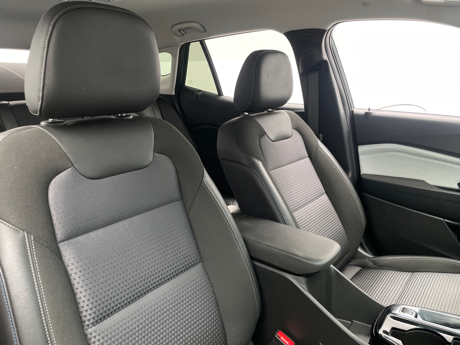 Thumbnail: 2025 Chevrolet Trax - 2