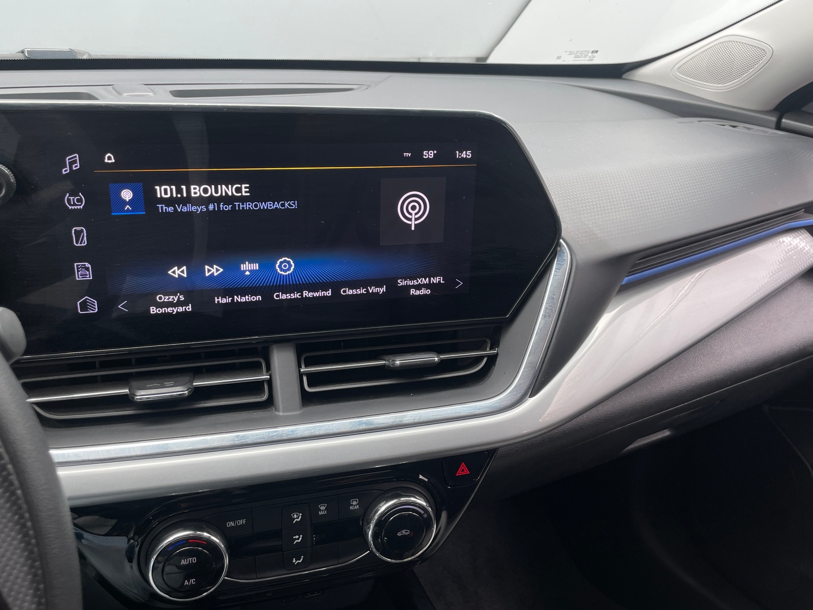 Thumbnail: 2025 Chevrolet Trax - 4