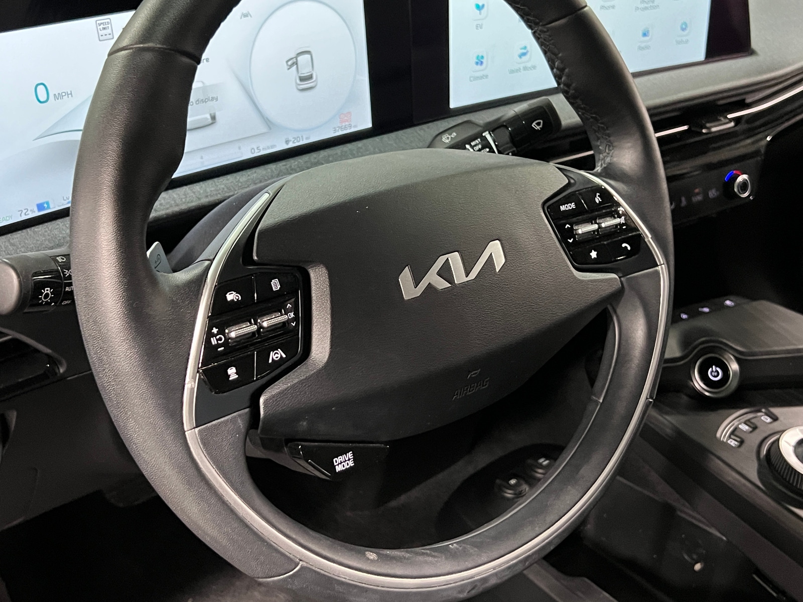 Thumbnail: 2022 Kia EV6 - 4