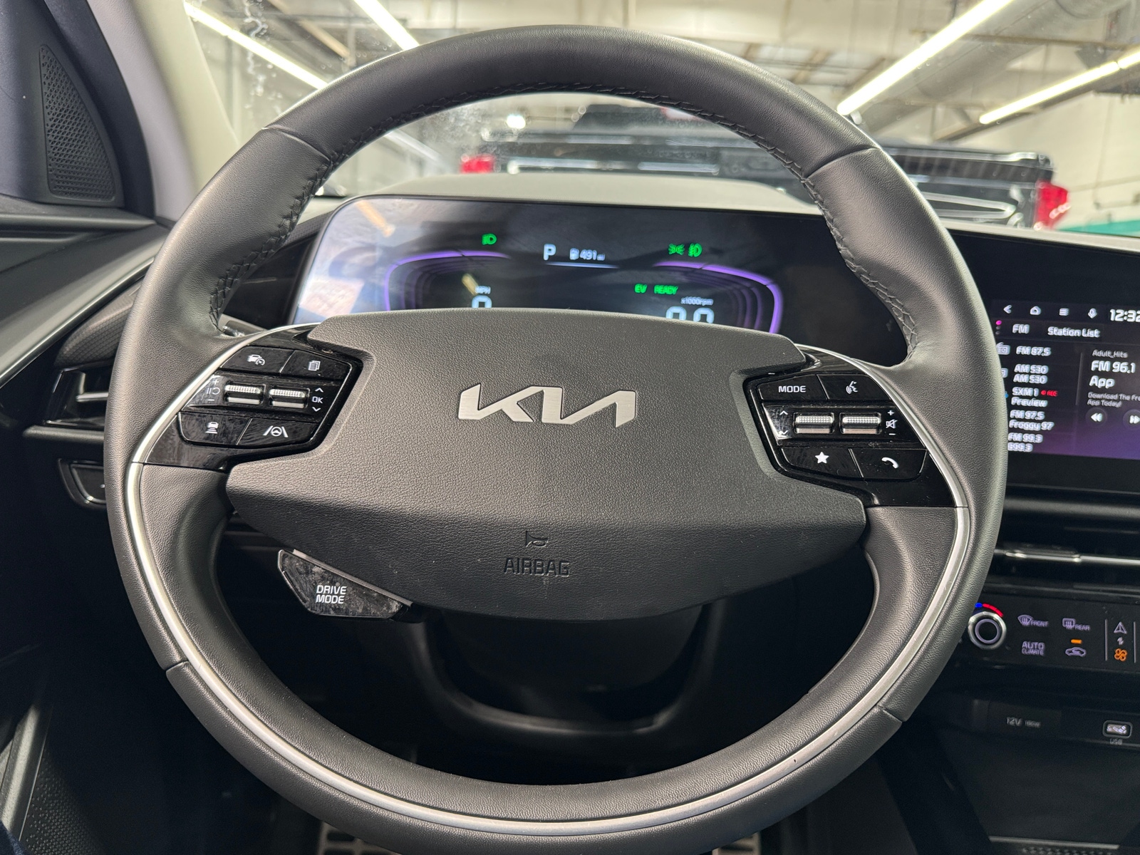 Thumbnail: 2023 Kia Niro - 4