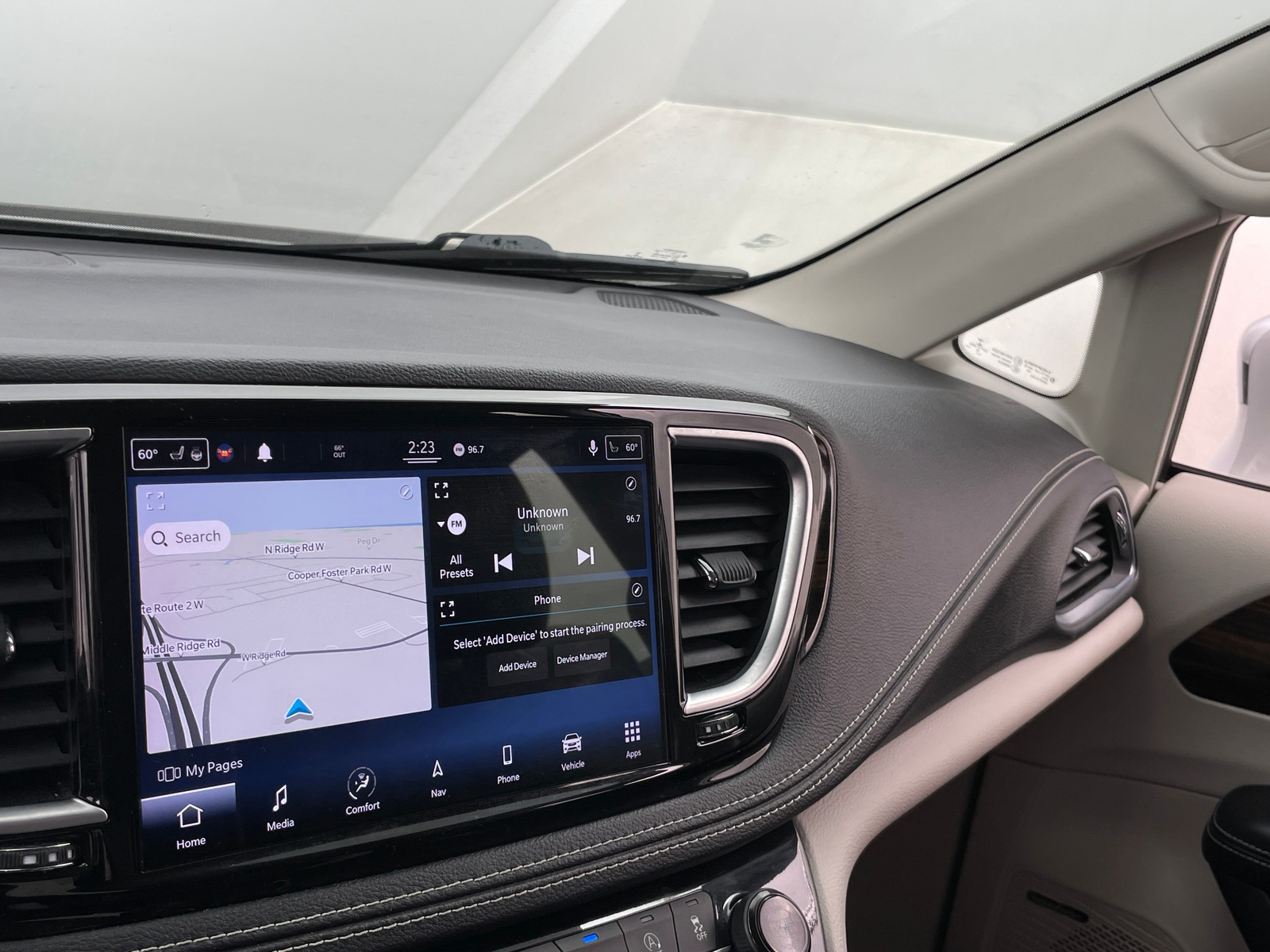 Thumbnail: 2021 Chrysler Pacifica - 3