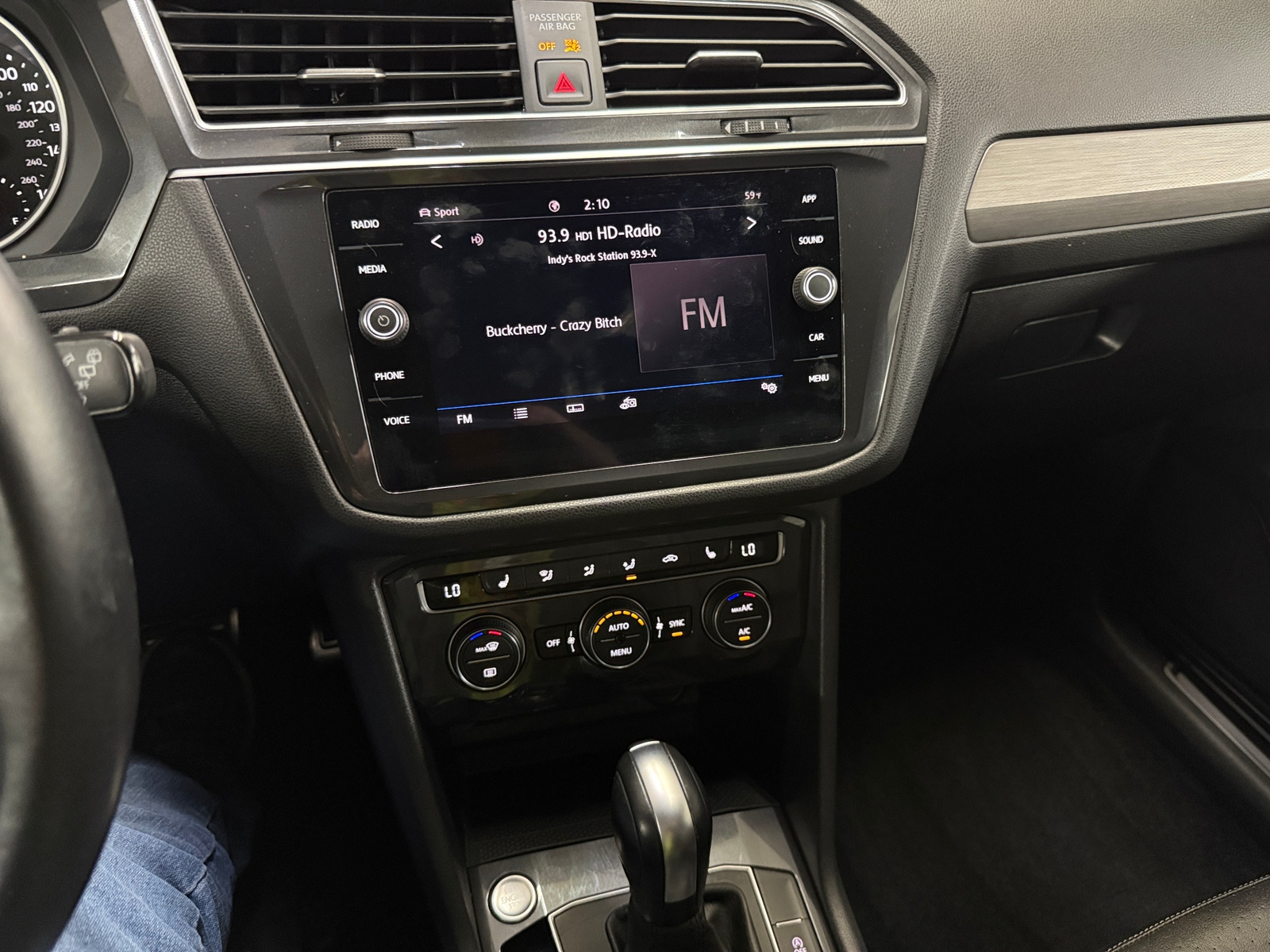 Thumbnail: 2020 Volkswagen Tiguan - 4