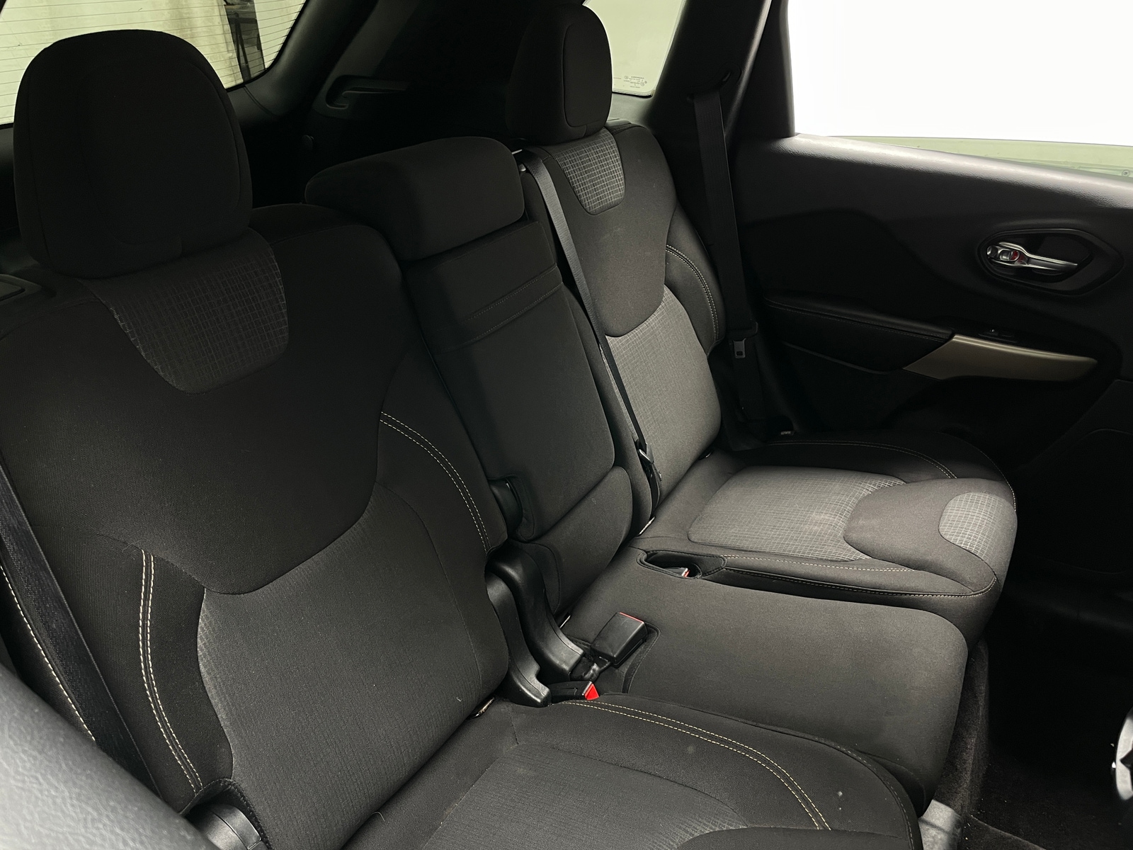 Thumbnail: 2017 Jeep Cherokee - 6