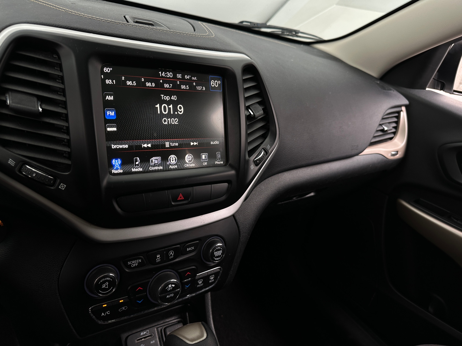 Thumbnail: 2017 Jeep Cherokee - 4