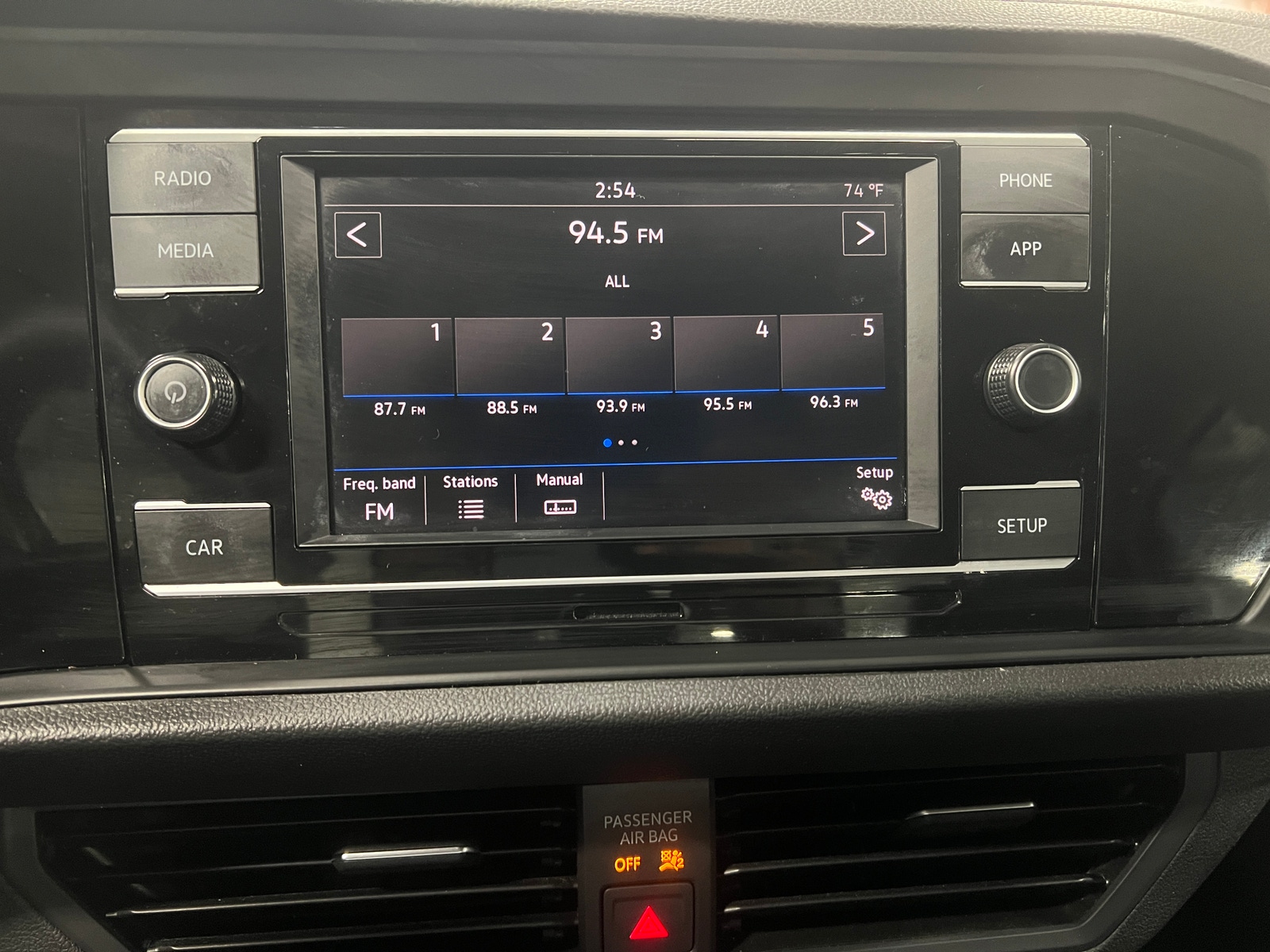 Thumbnail: 2019 Volkswagen Jetta - 4
