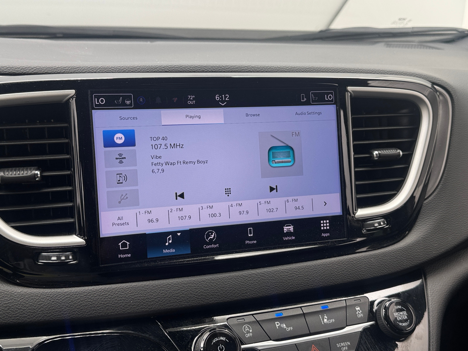 Thumbnail: 2025 Chrysler Pacifica - 3