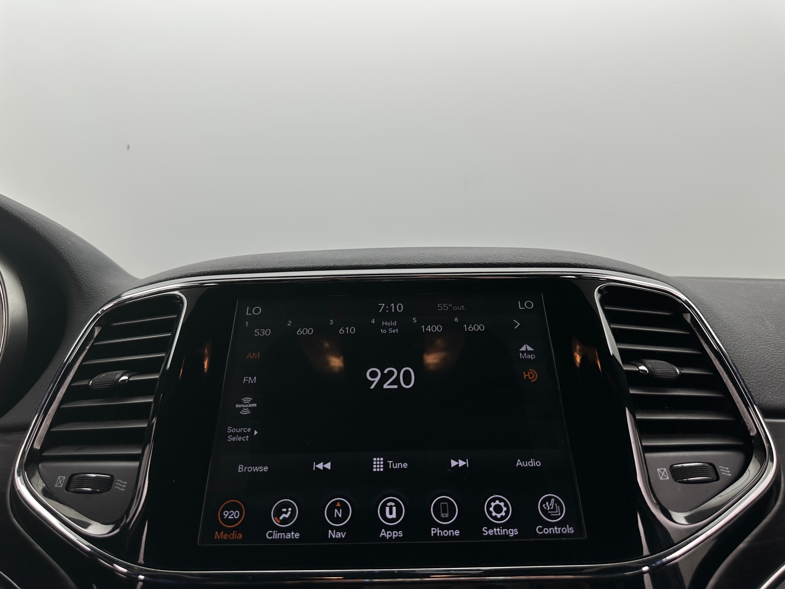 Thumbnail: 2020 Jeep Grand Cherokee - 3