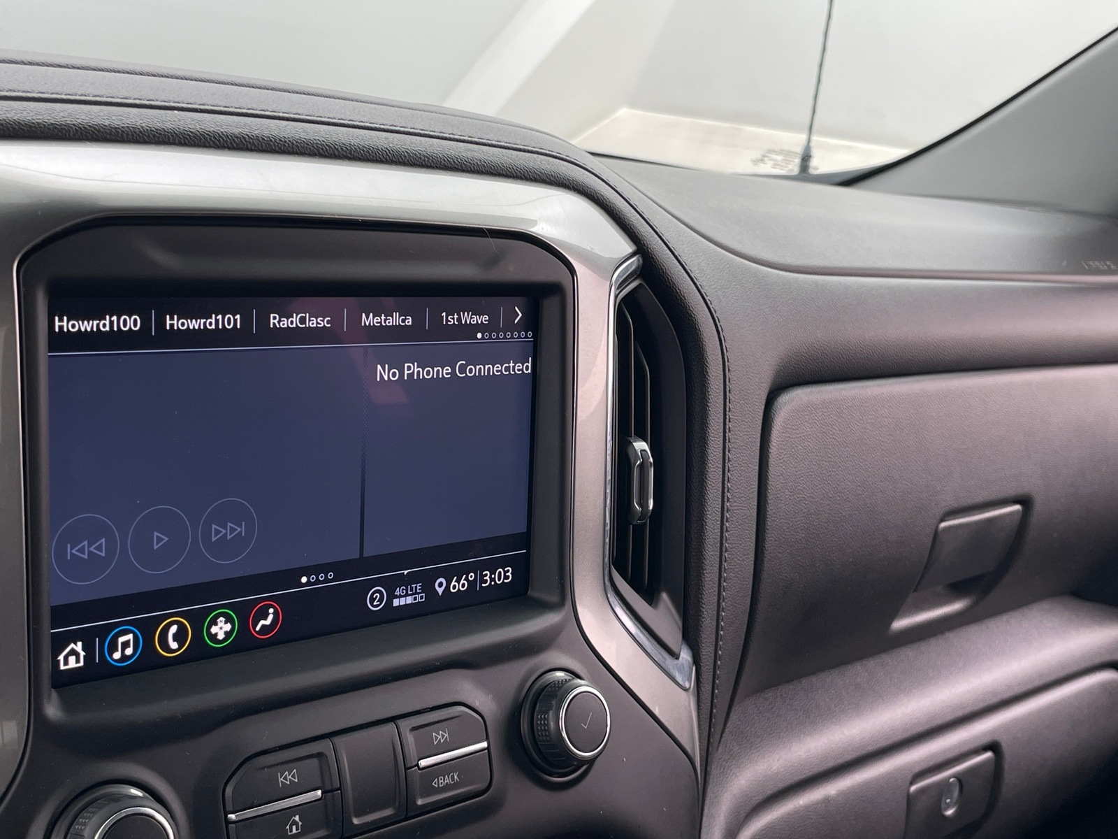 Thumbnail: 2020 Chevrolet Silverado 1500 - 3