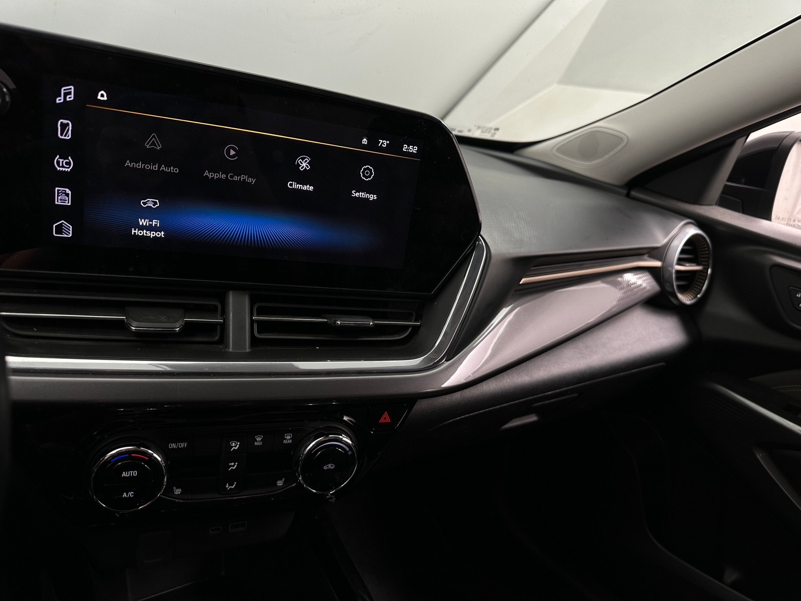 Thumbnail: 2024 Chevrolet Trax - 3