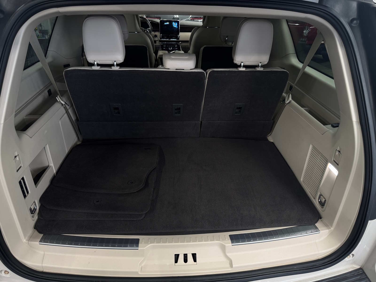 Thumbnail: 2019 Lincoln Navigator L - 6