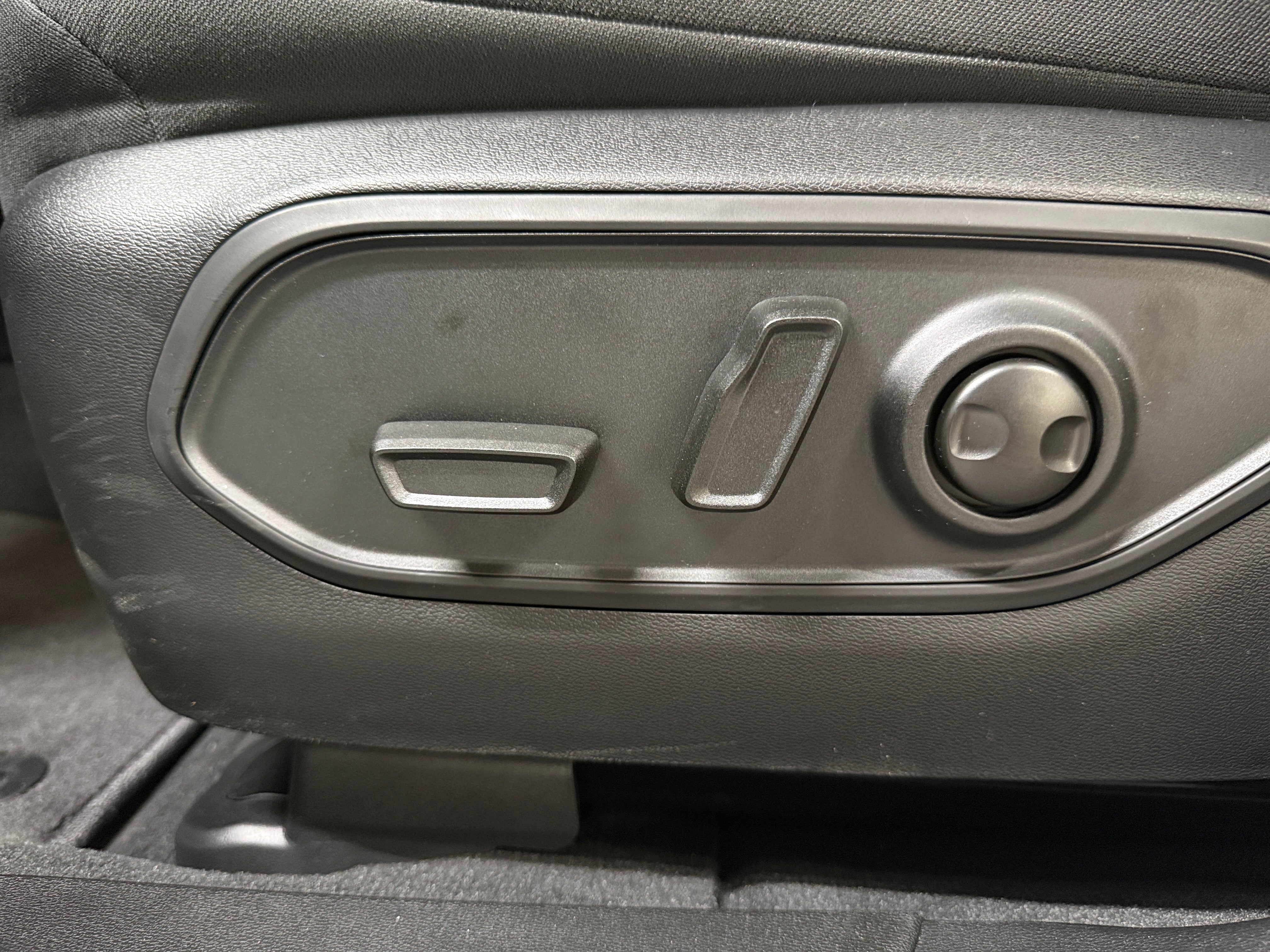 2026 Jeep Cherokee Laredo - Photo 3