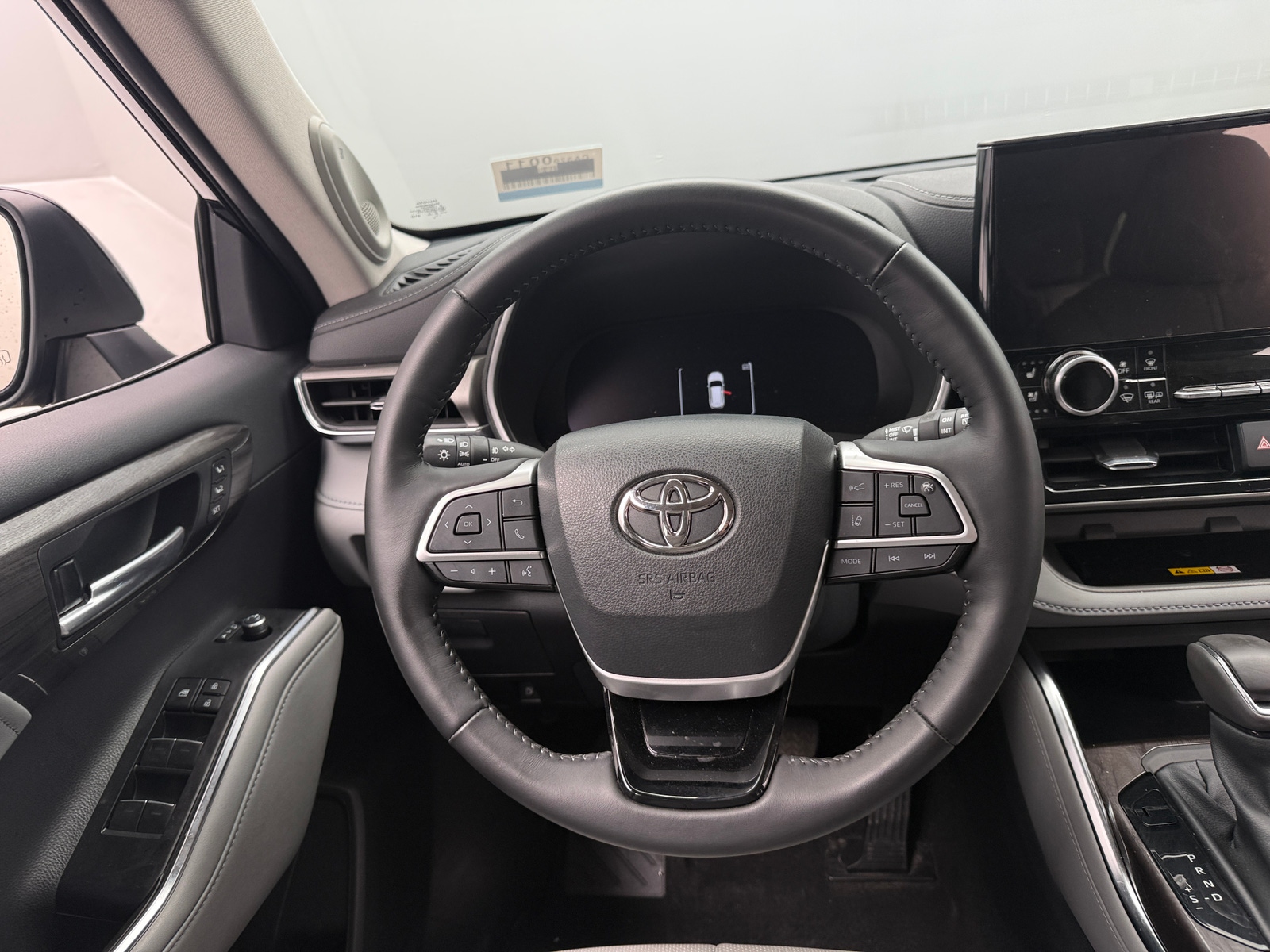 Thumbnail: 2023 Toyota Highlander - 4