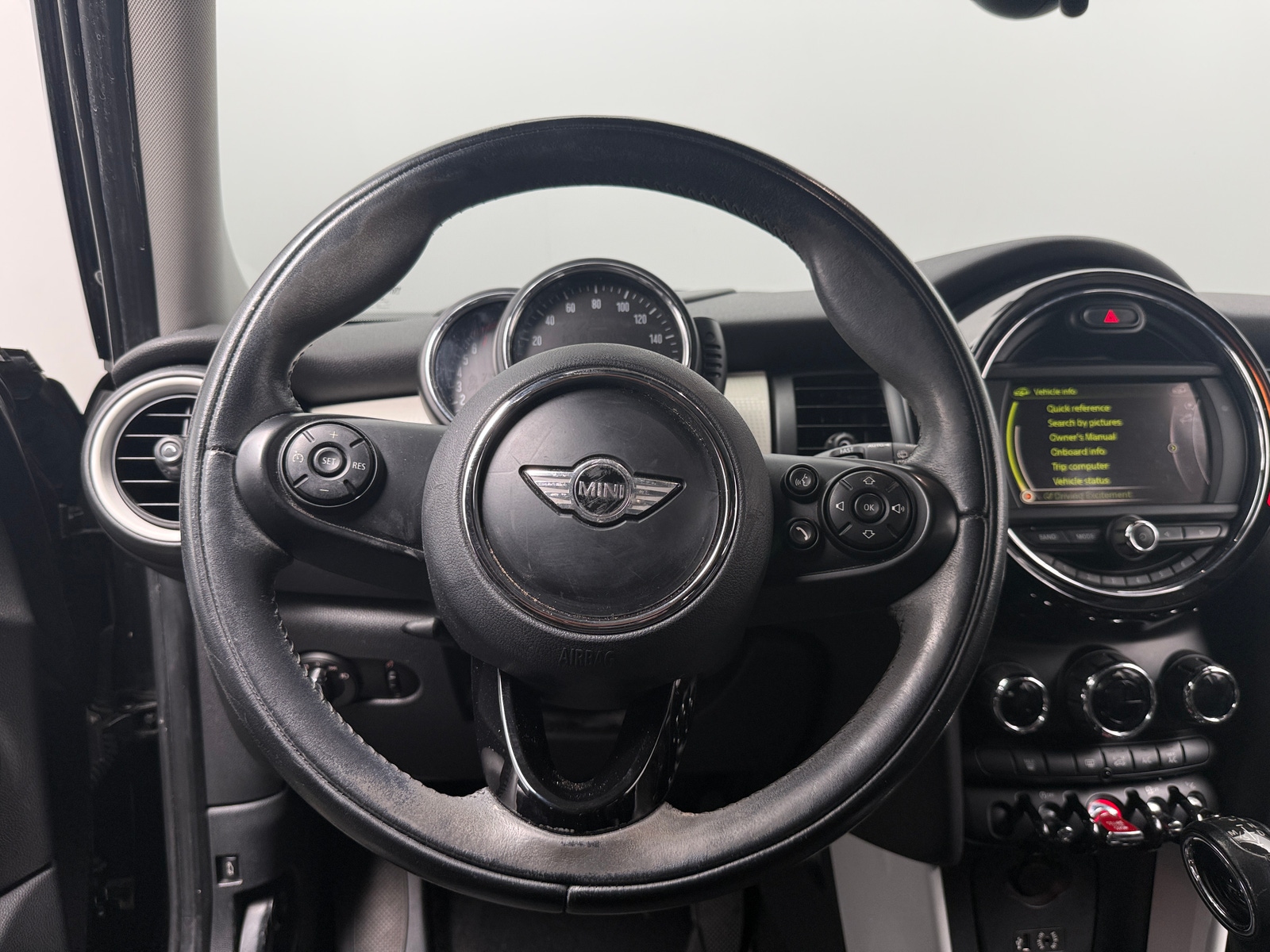 Thumbnail: 2015 MINI Cooper Hardtop - 4