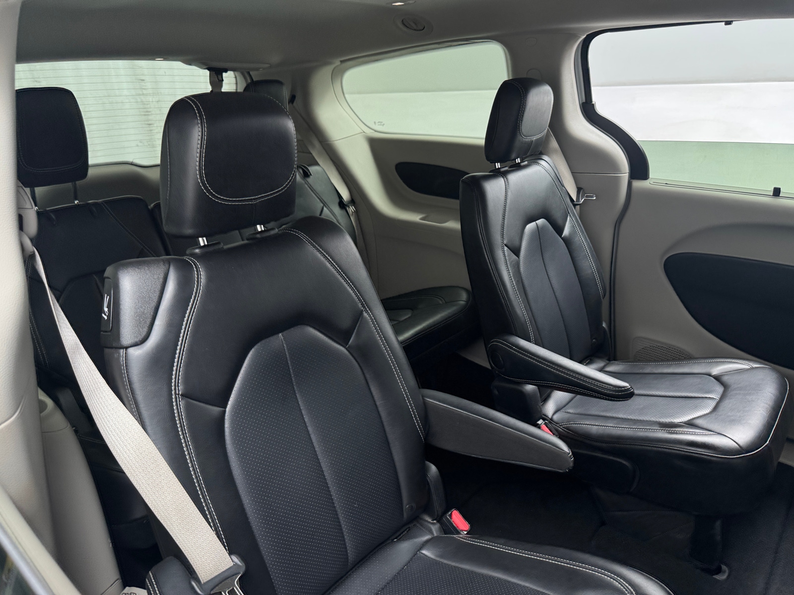 Thumbnail: 2023 Chrysler Pacifica - 5