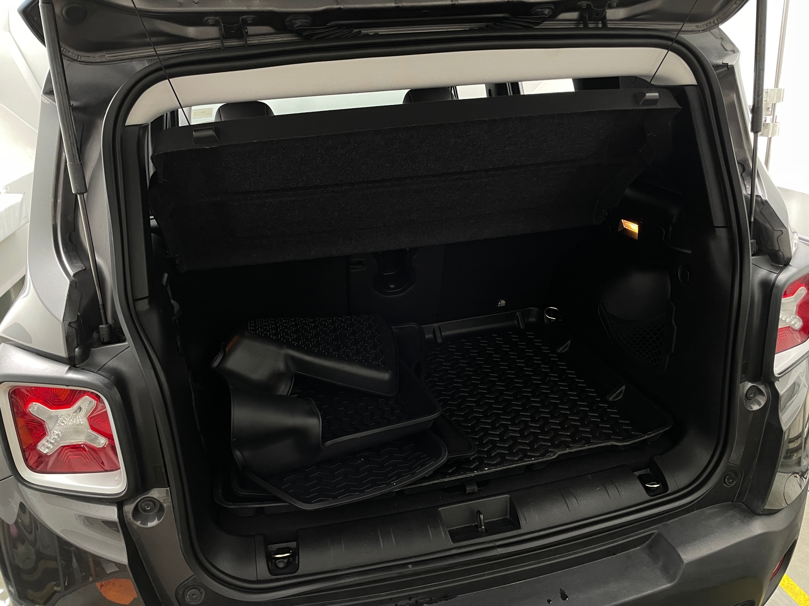 Thumbnail: 2017 Jeep Renegade - 6