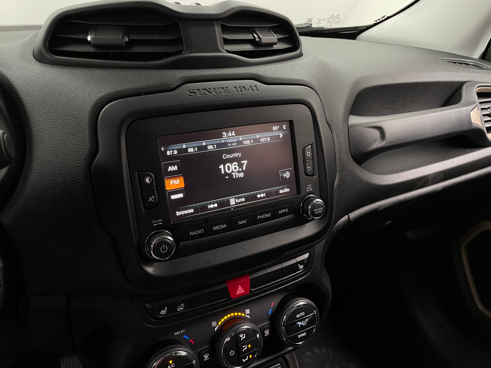 Thumbnail: 2017 Jeep Renegade - 3