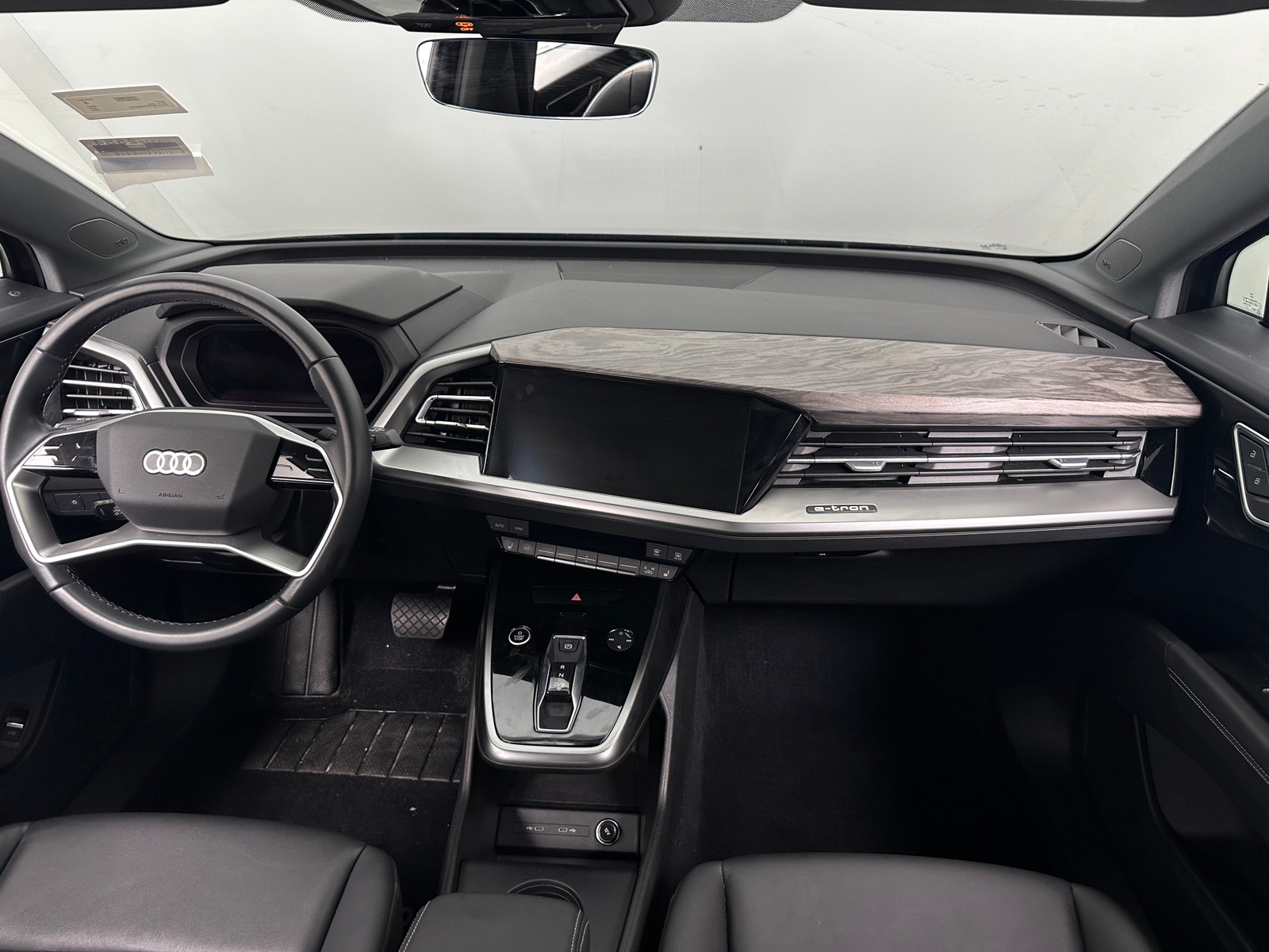 Thumbnail: 2023 Audi Q4 e-tron - 2