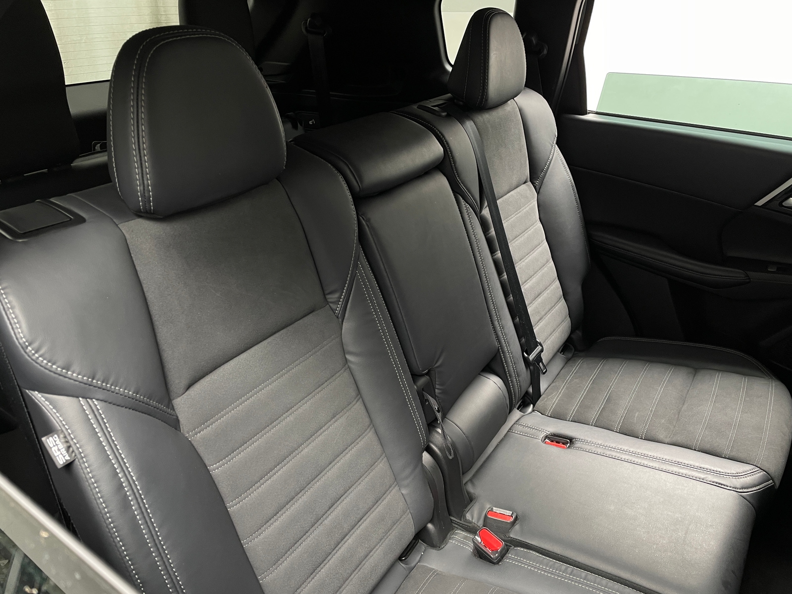 Thumbnail: 2023 Mitsubishi Outlander - 5