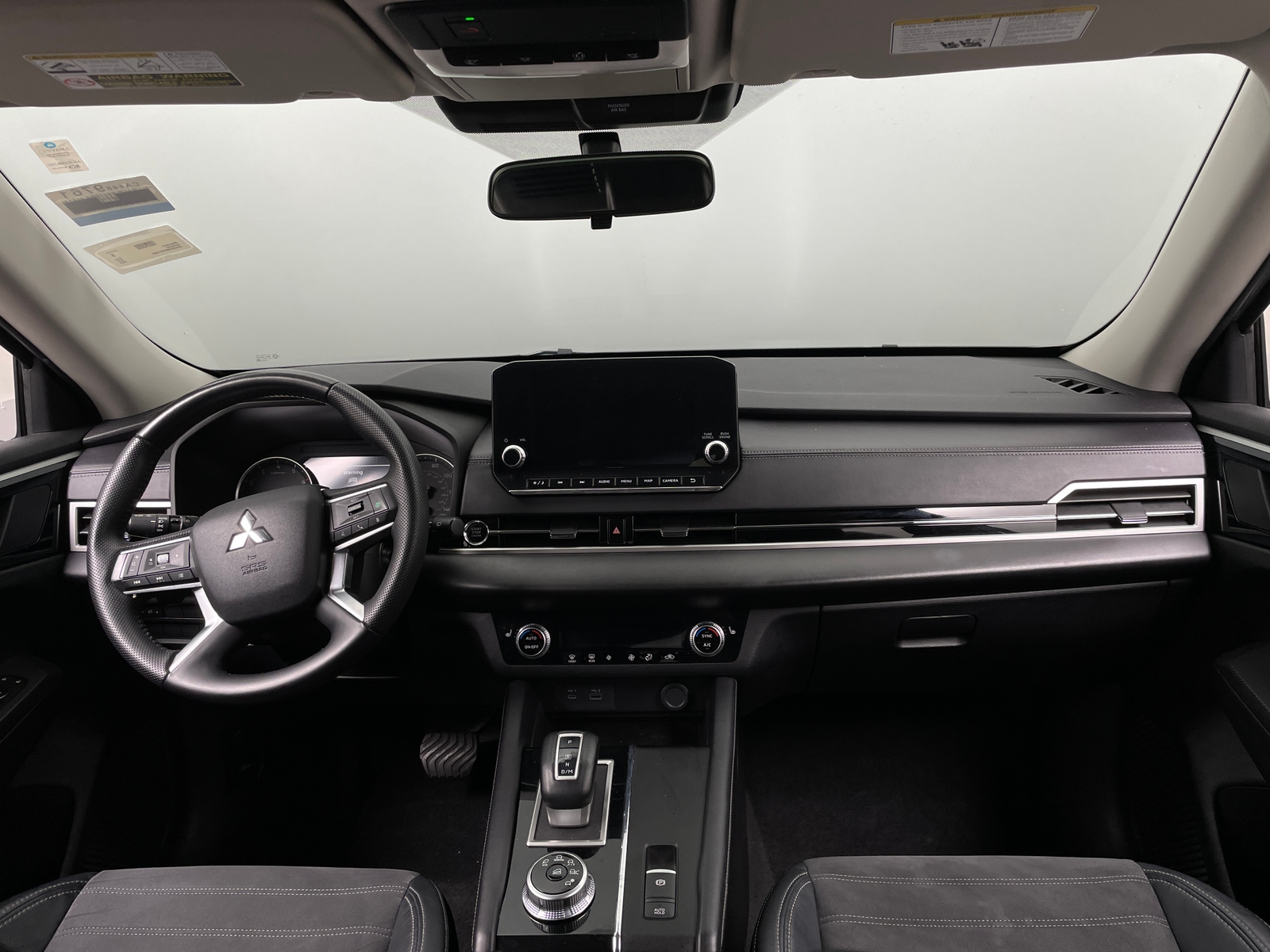Thumbnail: 2023 Mitsubishi Outlander - 2