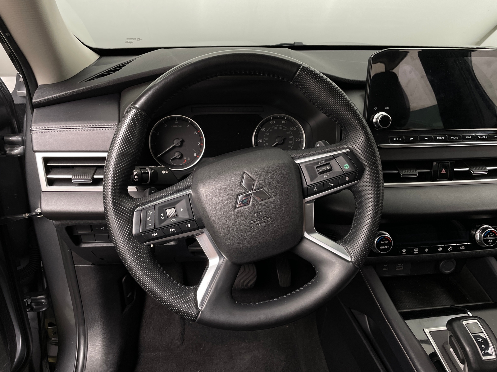 Thumbnail: 2023 Mitsubishi Outlander - 4