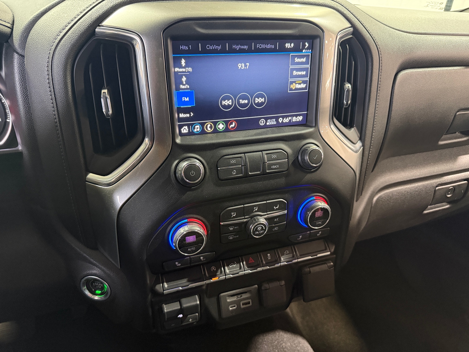 Thumbnail: 2020 Chevrolet Silverado 1500 - 3
