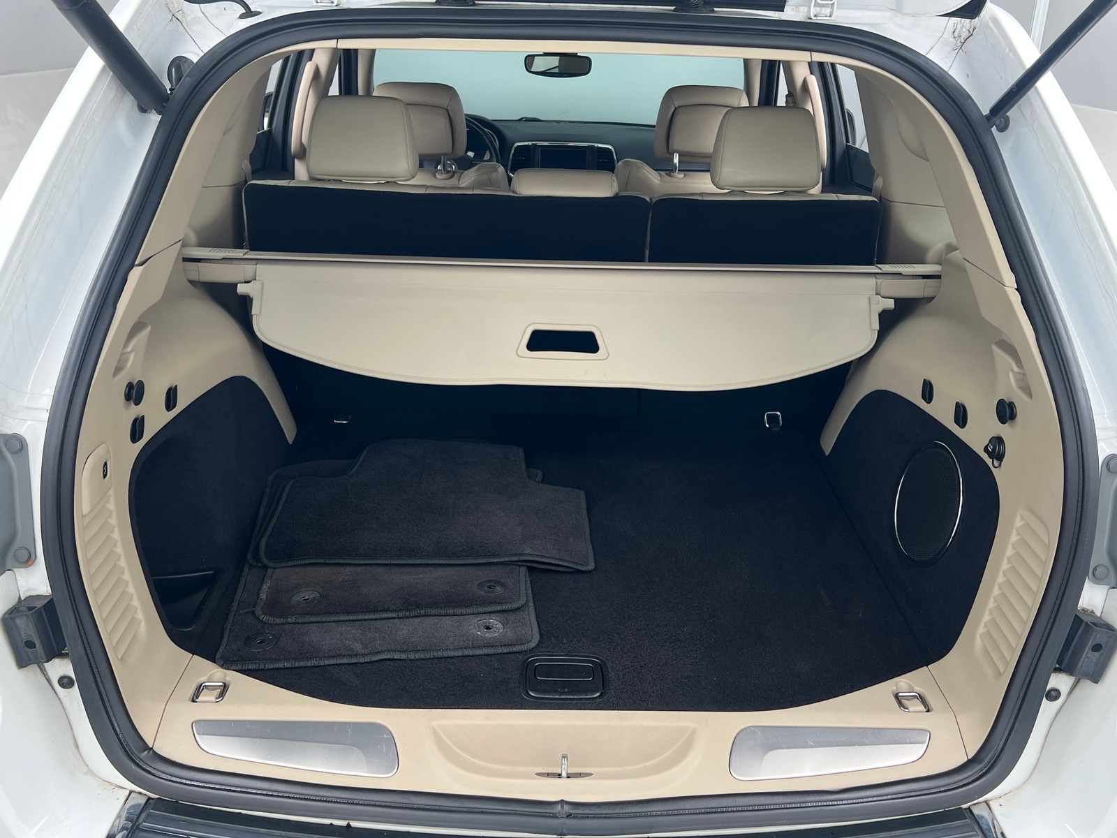 Thumbnail: 2018 Jeep Grand Cherokee - 6