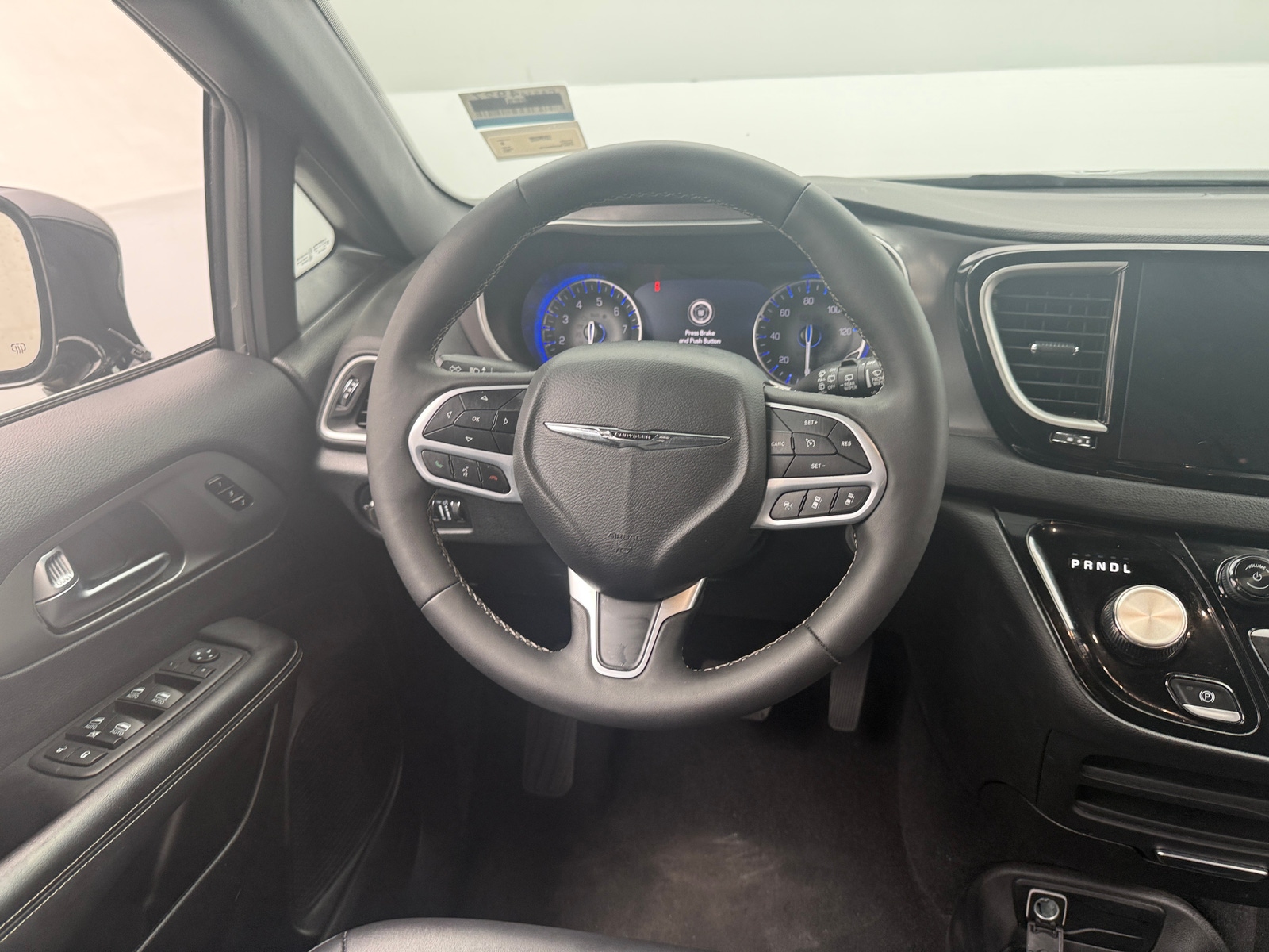 Thumbnail: 2025 Chrysler Pacifica - 4
