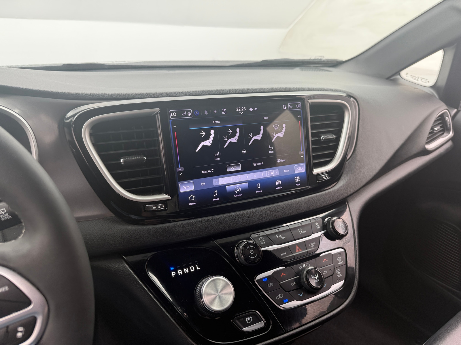 Thumbnail: 2025 Chrysler Pacifica - 3